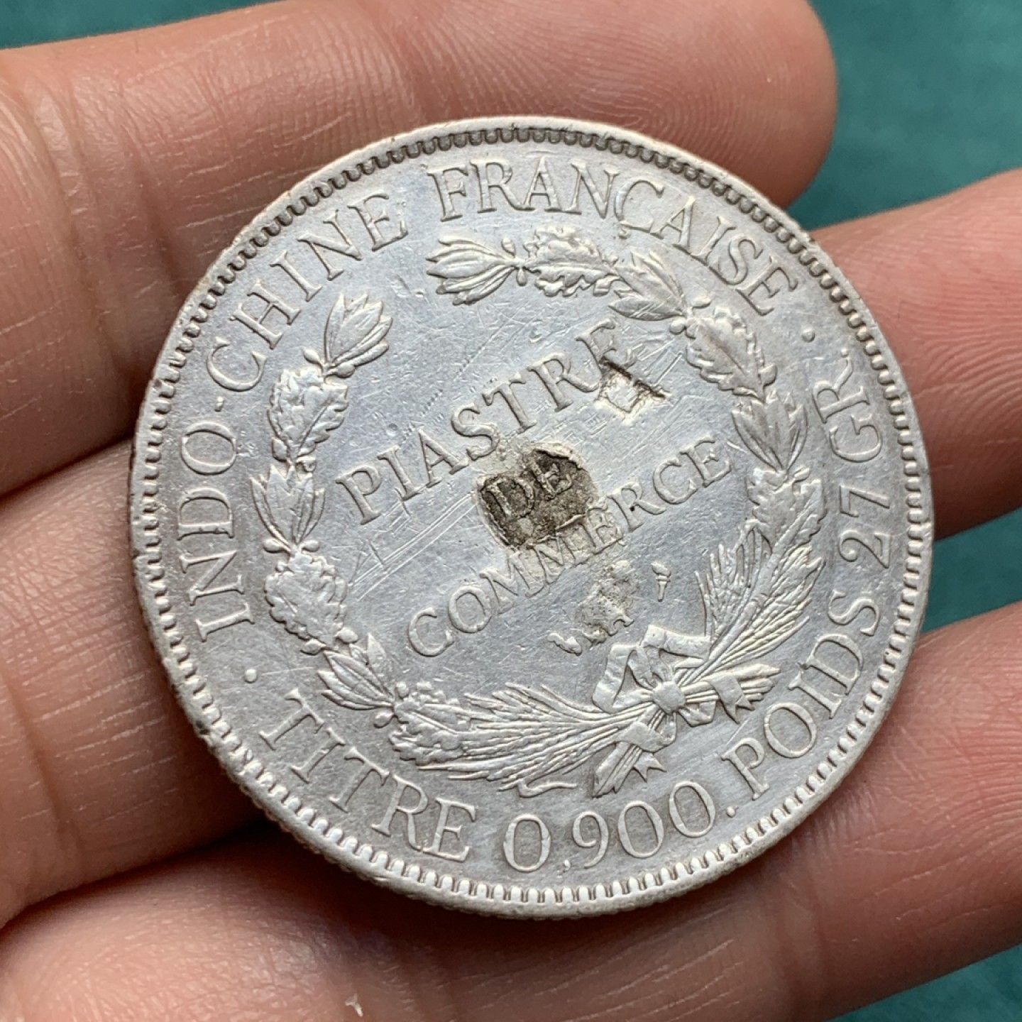 《竞宝斋》第150场-周日，周一，周四 3场 (全场包邮) 法属印支 1903年 坐人银币 年份不多 细节见图 背面中间有焊接痕迹