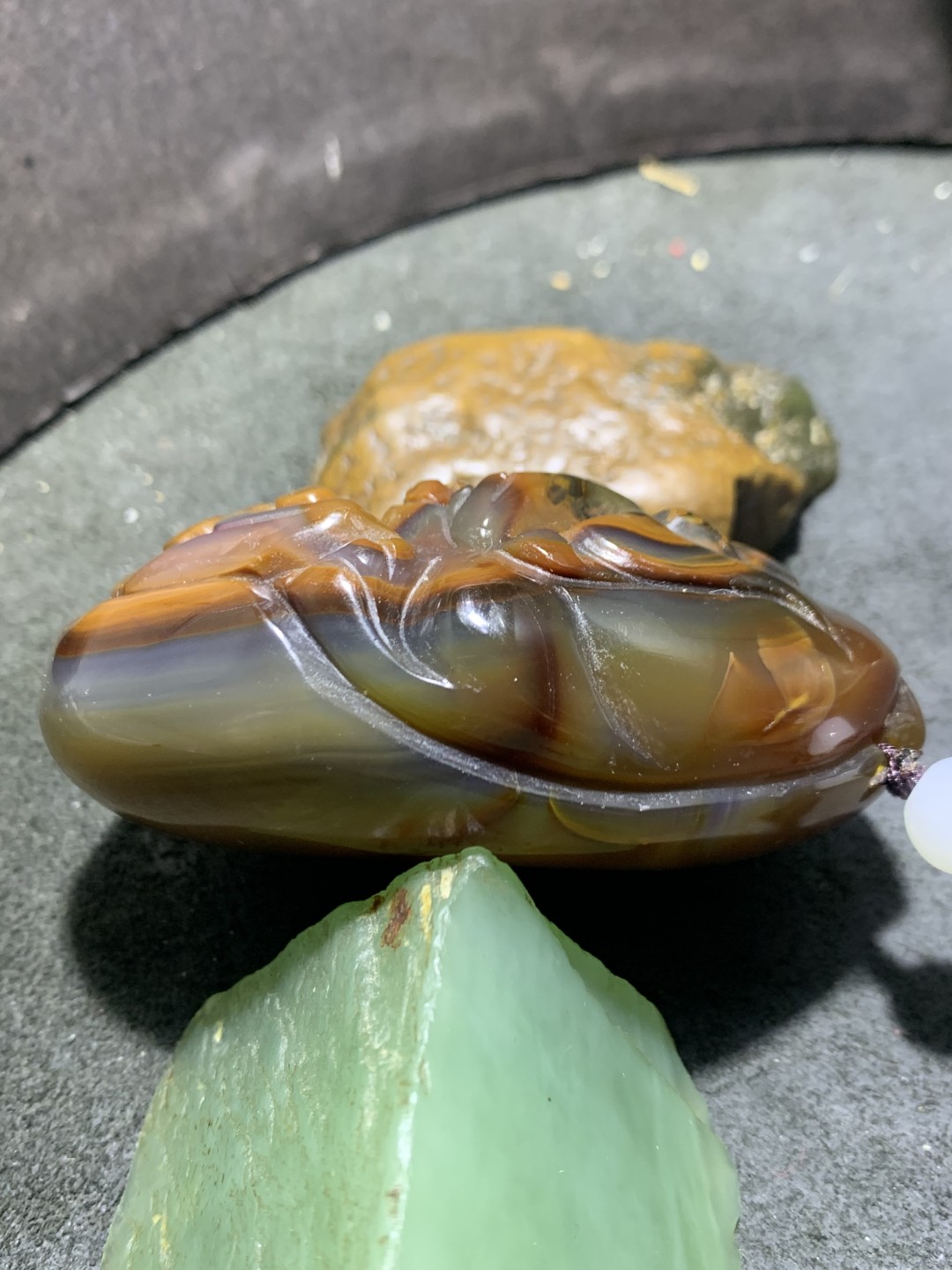 精美原皮聚宝盆高玉化巴西玛瑙手工镂空雕刻貔貅把件一个！