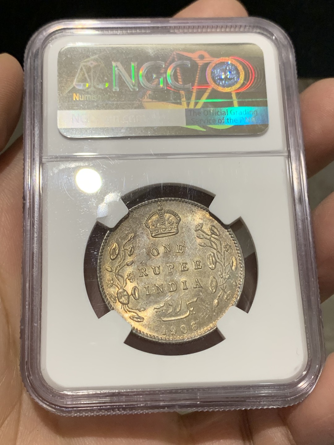 《竞宝斋》第150场-周日，周一，周四 3场 (全场包邮) NGC MS62 英属印度 爱七1卢比银币 1906较少年份，评级数量少，五彩包浆难得。曝光下地板丝滑