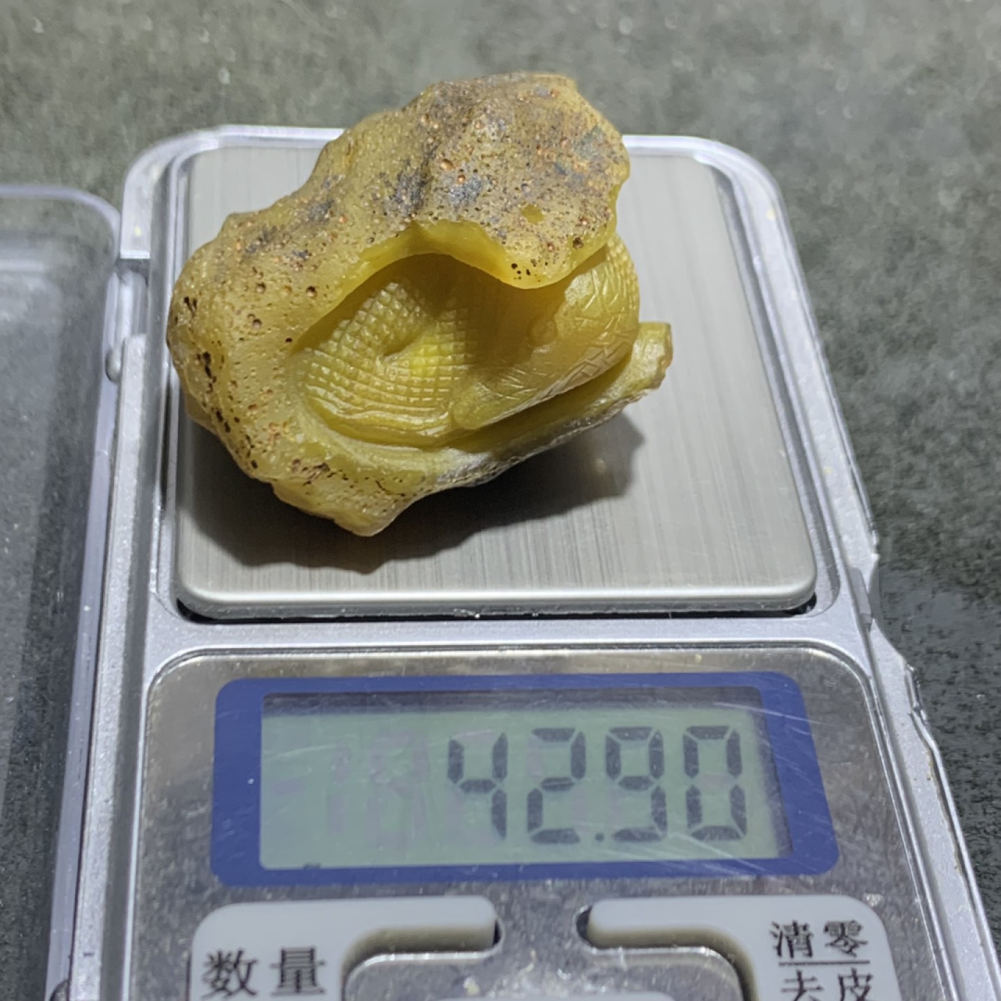精美亚光蒙料战国红玛瑙高润度原皮雕刻灵蛇吊坠一个！