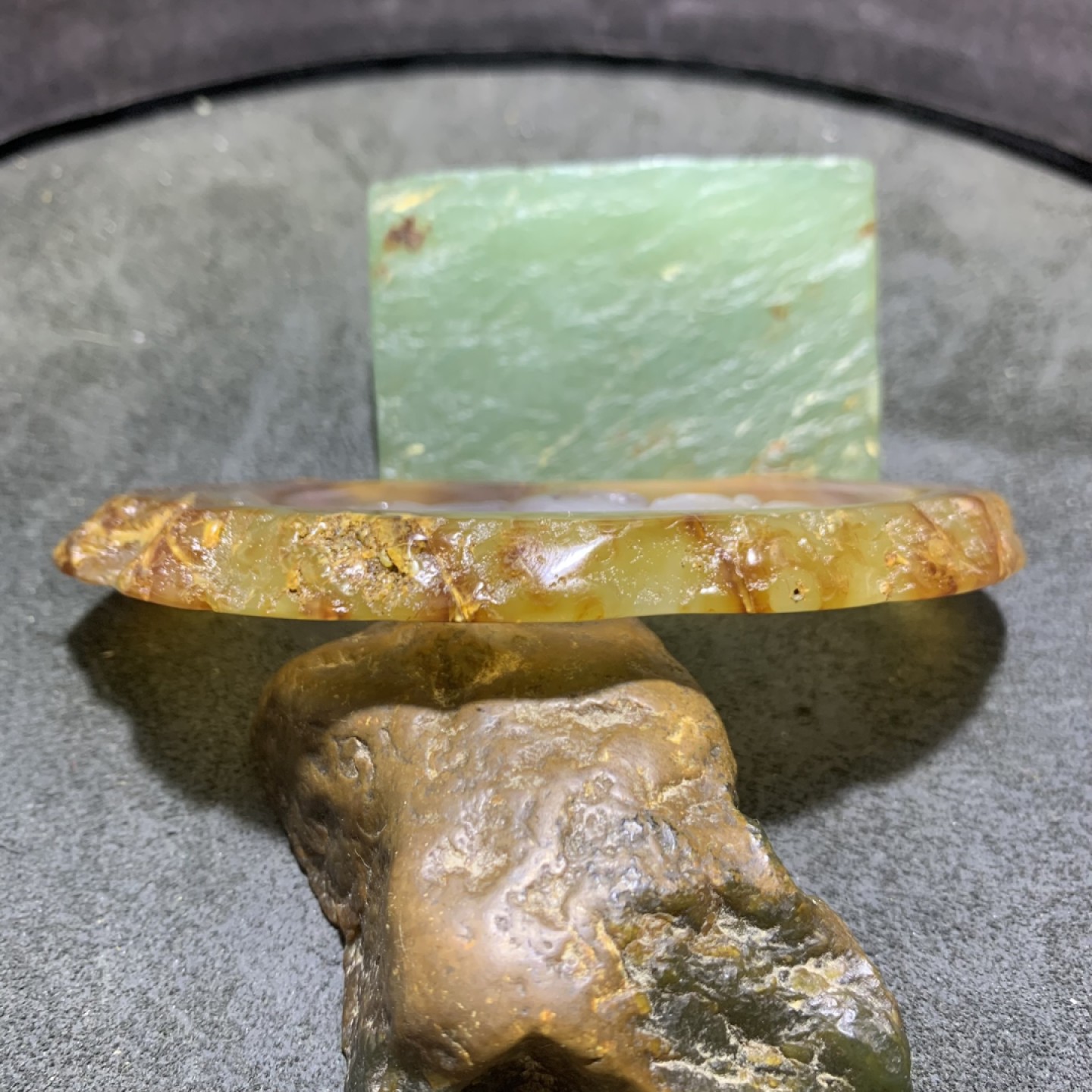 重器天然马达加斯加原皮玛瑙雕刻站观音牌子一块