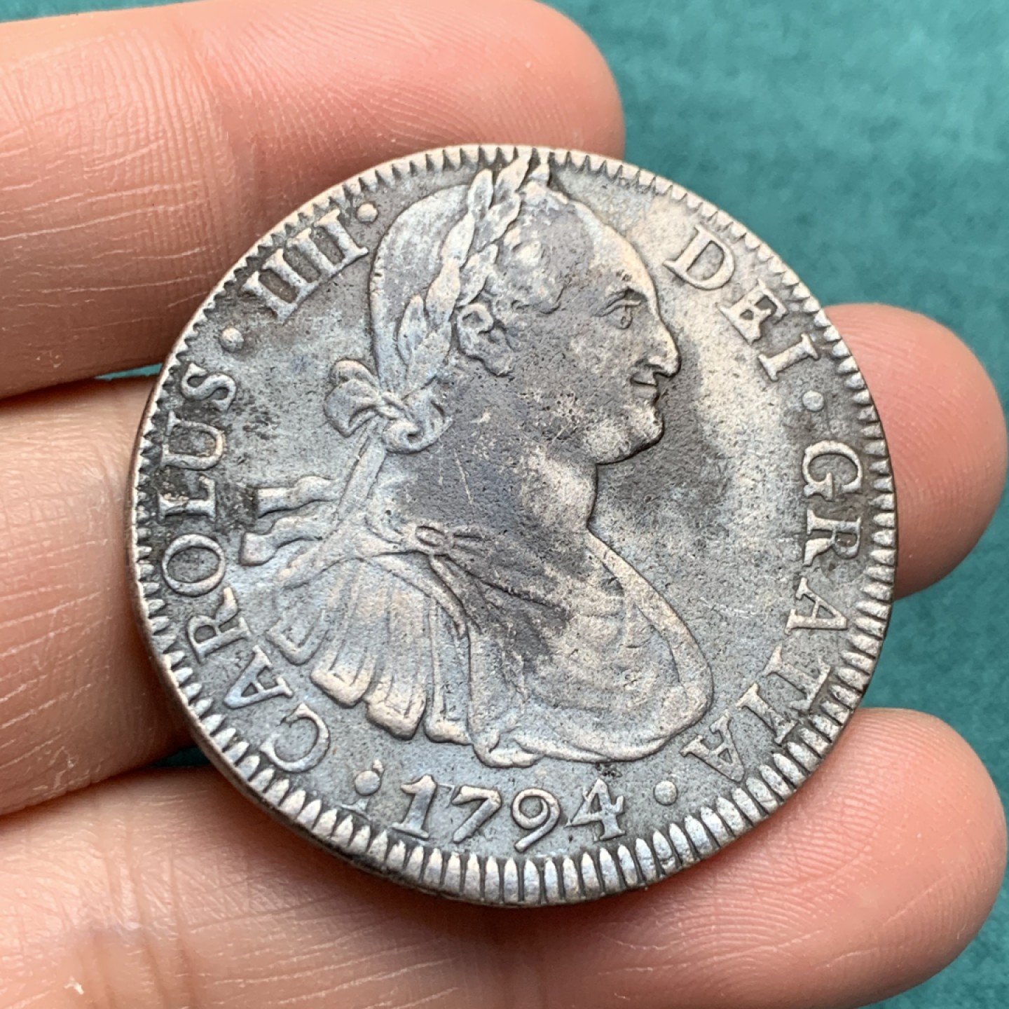 《竞宝斋》第150场-周日，周一，周四 3场 (全场包邮) 墨西哥 1794年 卡四 是R 双柱大银币 深打状态 细节见图 水捞品种 26.4克 细节见图