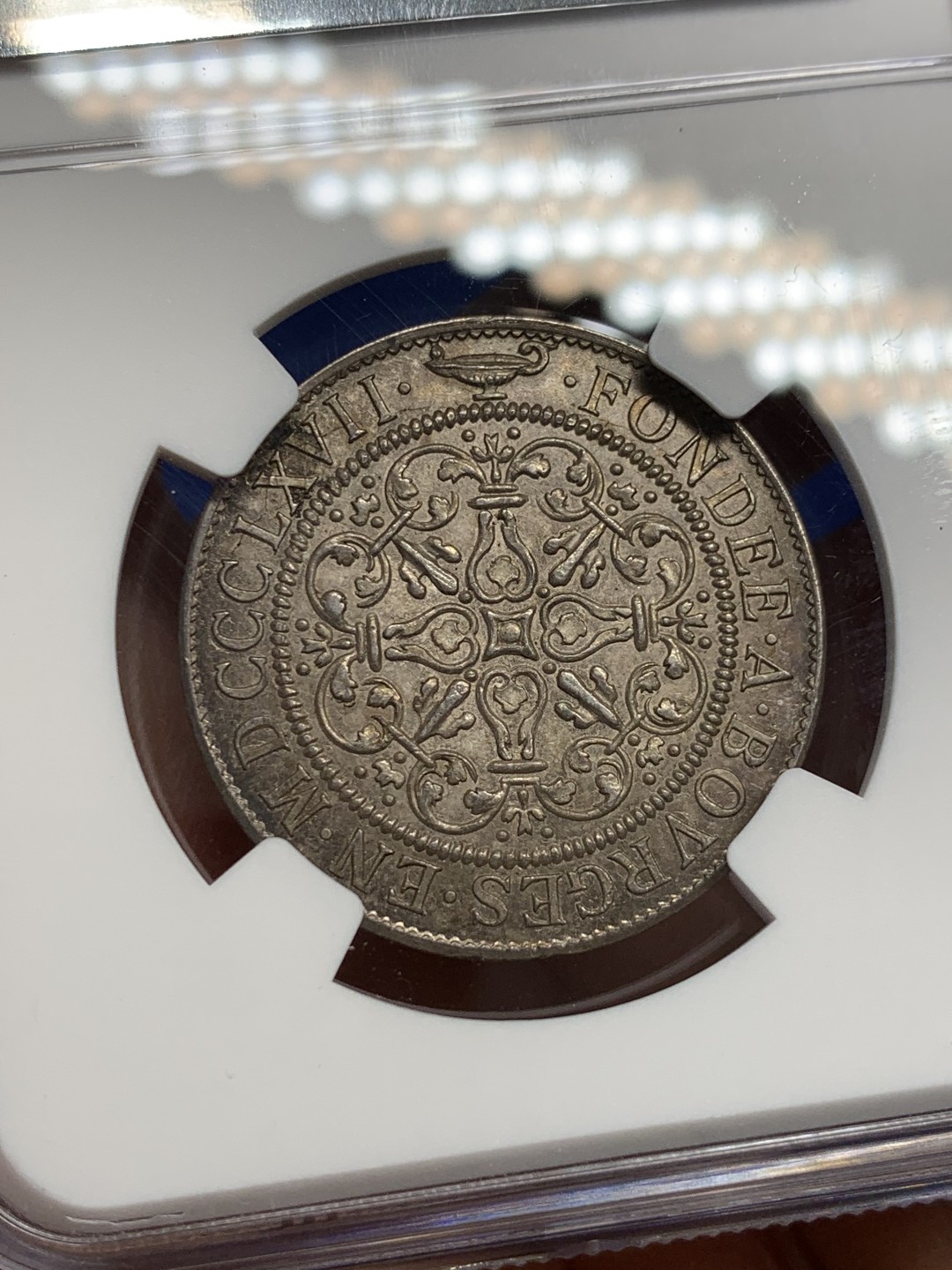 《竞宝斋》第150场-周日，周一，周四 3场 (全场包邮) NGC-MS63 法国1867年 三羊开泰盾徽 圆形JETON 顶级品相 五彩包浆