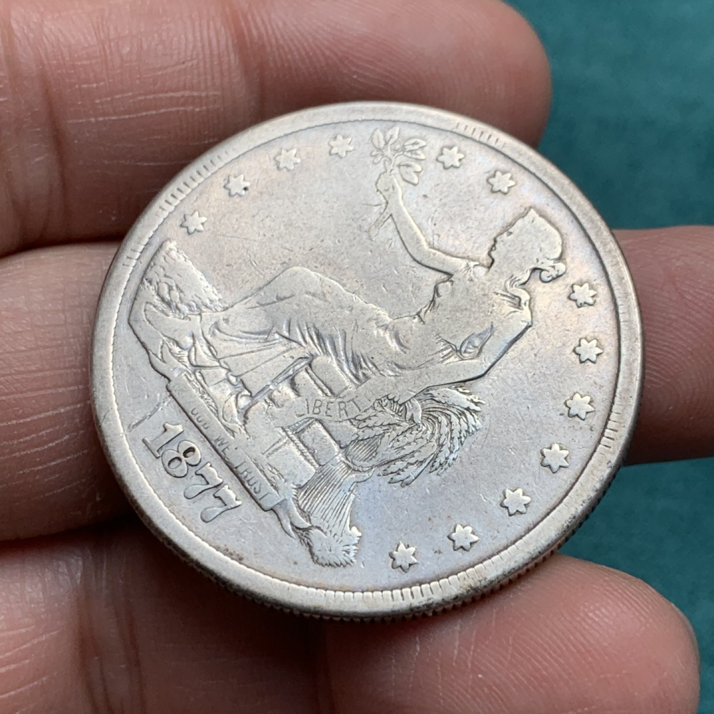 《竞宝斋》第150场-周日，周一，周四 3场 (全场包邮) 美国 1877年 坐人拿花 1美元 银币 流通品之 细节见图