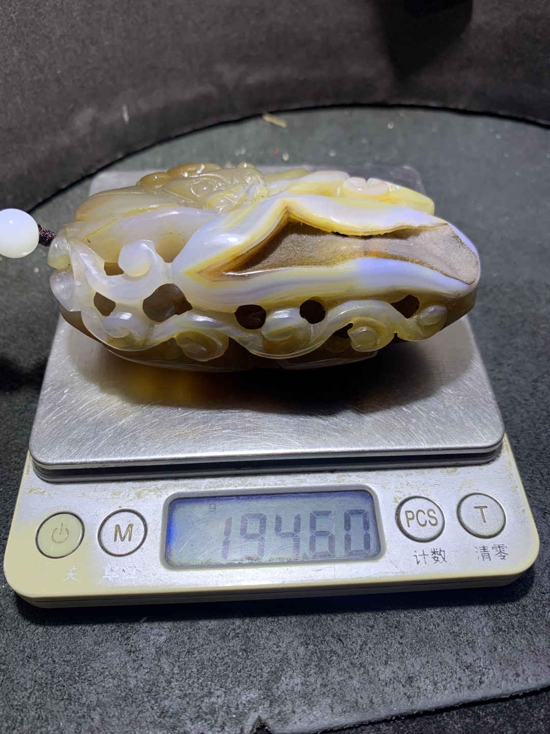 精美晶洞聚宝盆高玉化天然马达加斯加高玉化玛瑙手工镂空雕刻福在眼前把件一个！