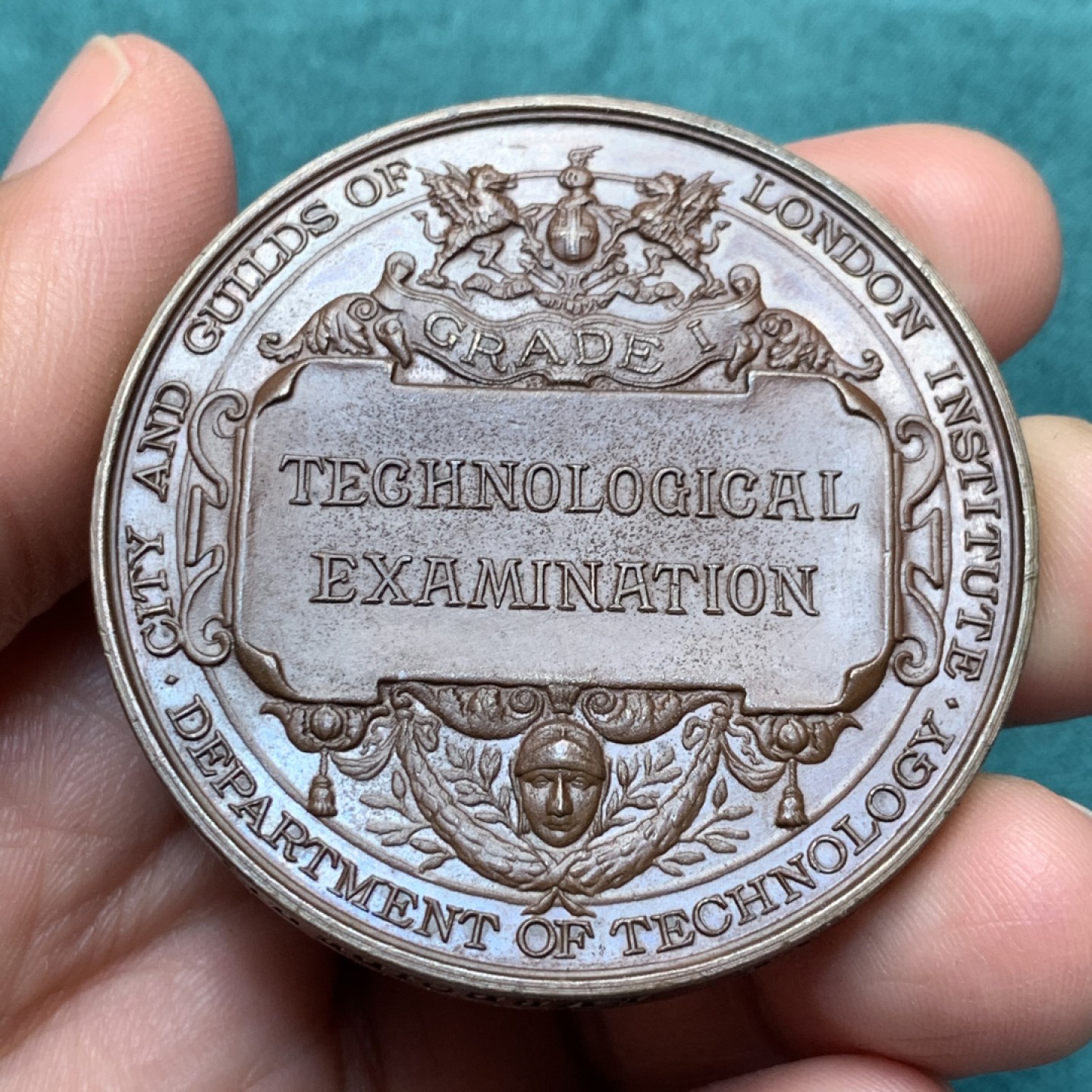 《竞宝斋》第150场-周日，周一，周四 3场 (全场包邮) 1917 英国伦敦行业协会铜章，直径51mm，重量75g，巧克力包浆 品相很好