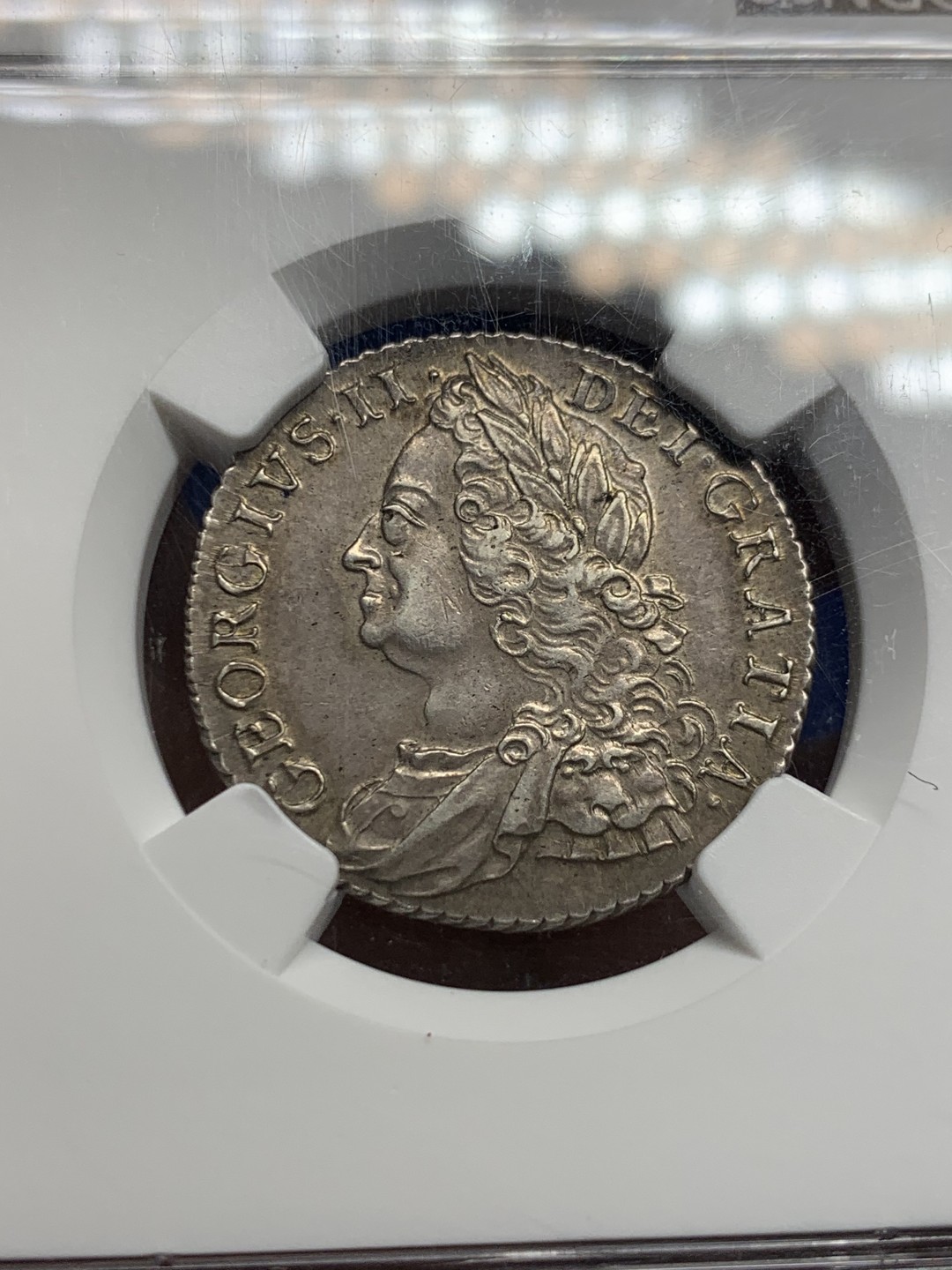 《竞宝斋》第150场-周日，周一，周四 3场 (全场包邮) NGC-AU58 1758年 英国 乔治二世1先令 汉诺威王朝早期品种。老欧洲包浆，全深打，压印完美