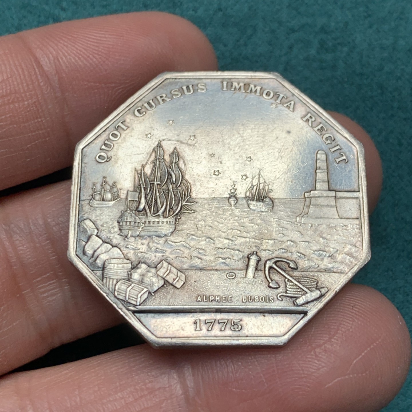 《竞宝斋》第150场-周日，周一，周四 3场 (全场包邮) 法国 马赛航海港口 银质八角代币  重量：19.5gr  边铭：丰饶角+银标