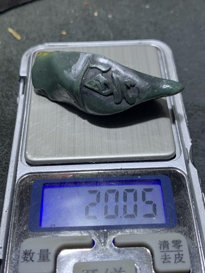 精美戈壁绿碧玉手工雕刻道字把件（吊坠)一个！ 精美戈壁绿碧玉手工雕刻道字把件（吊坠)一个！