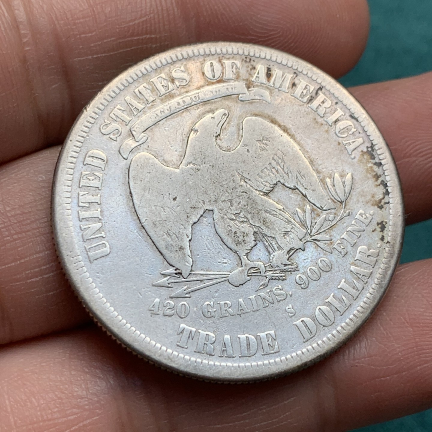 《竞宝斋》第150场-周日，周一，周四 3场 (全场包邮) 美国 1877年 坐人拿花 1美元 银币 流通品之 细节见图