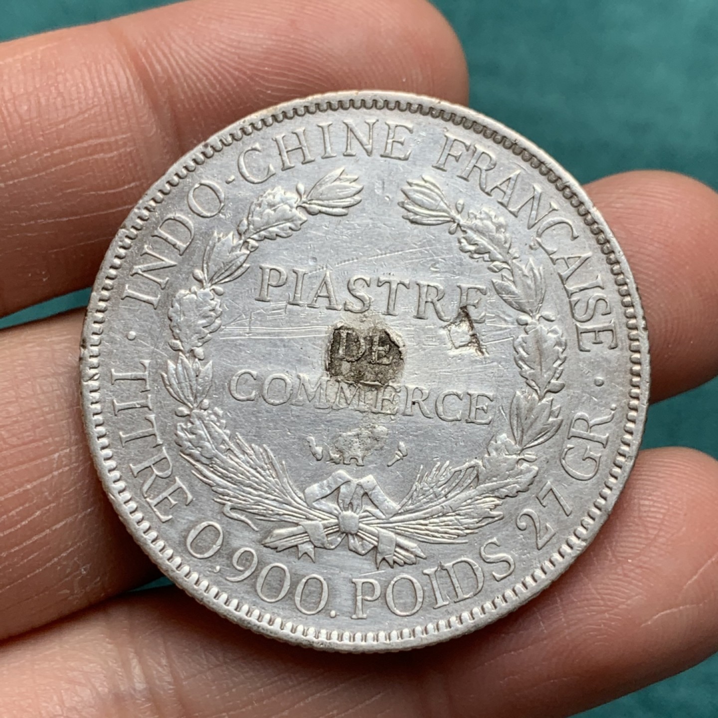 《竞宝斋》第150场-周日，周一，周四 3场 (全场包邮) 法属印支 1903年 坐人银币 年份不多 细节见图 背面中间有焊接痕迹