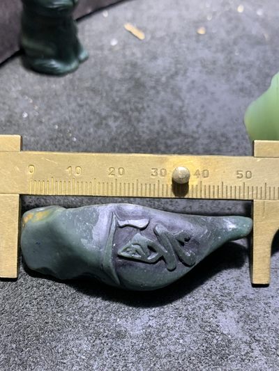 精美戈壁绿碧玉手工雕刻道字把件（吊坠)一个！ 精美戈壁绿碧玉手工雕刻道字把件（吊坠)一个！