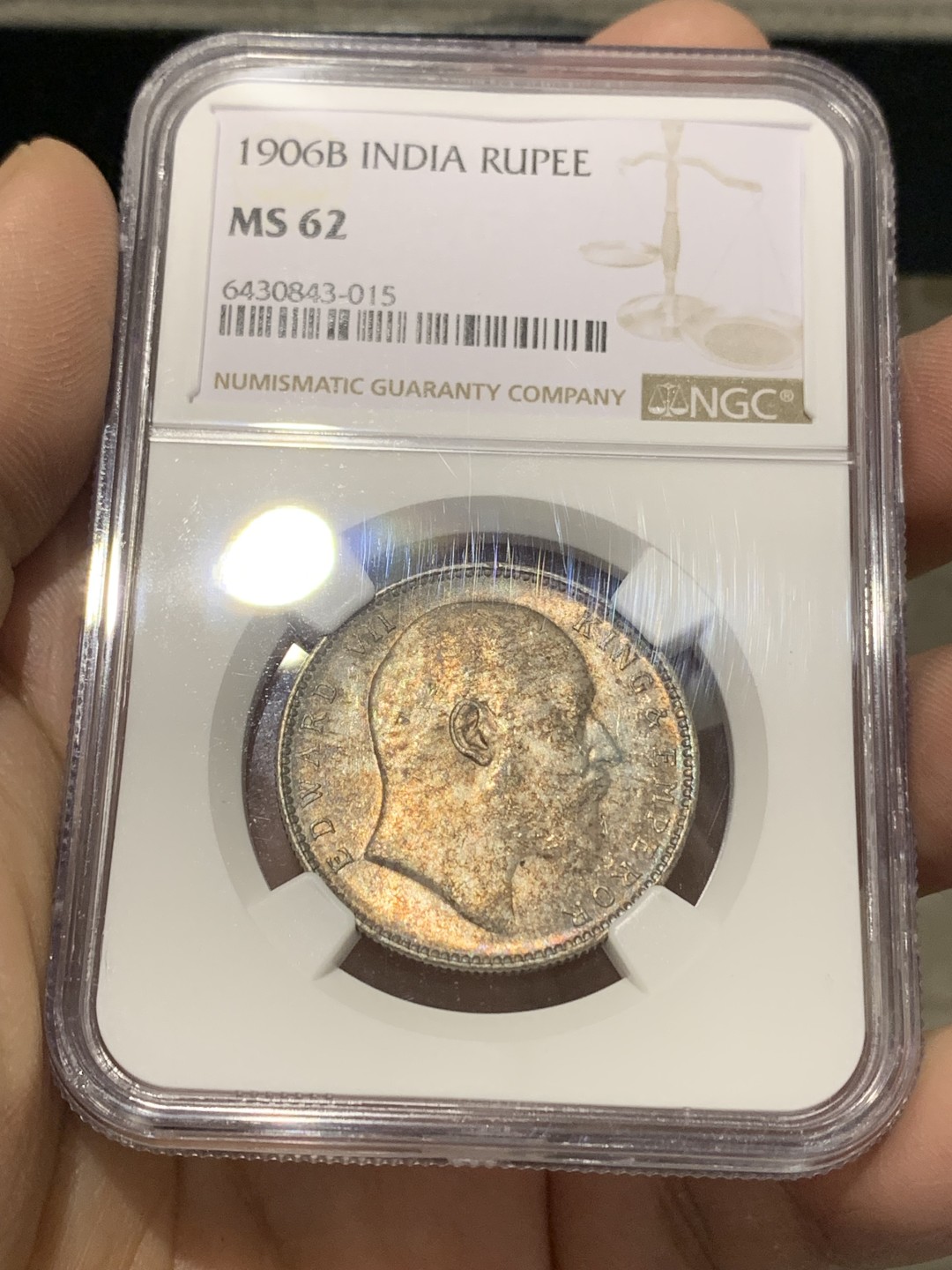 《竞宝斋》第150场-周日，周一，周四 3场 (全场包邮) NGC MS62 英属印度 爱七1卢比银币 1906较少年份，评级数量少，五彩包浆难得。曝光下地板丝滑