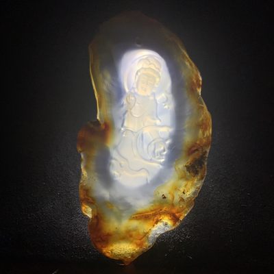 重器天然马达加斯加原皮玛瑙雕刻站观音牌子一块 重器天然马达加斯加原皮玛瑙雕刻站观音牌子一块