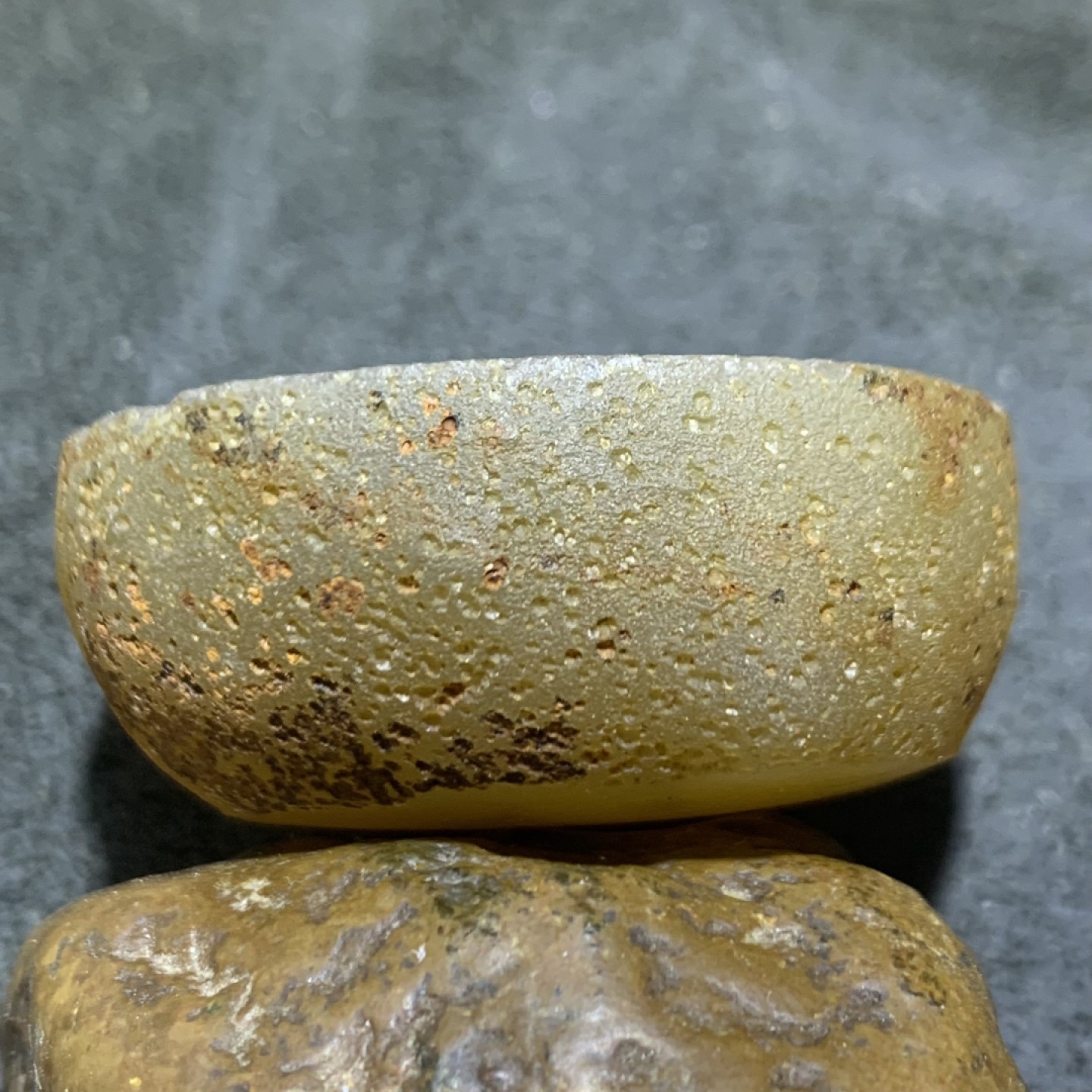 精美原皮蒙料战国红玛瑙高润度金沙料雕刻香插一个！
