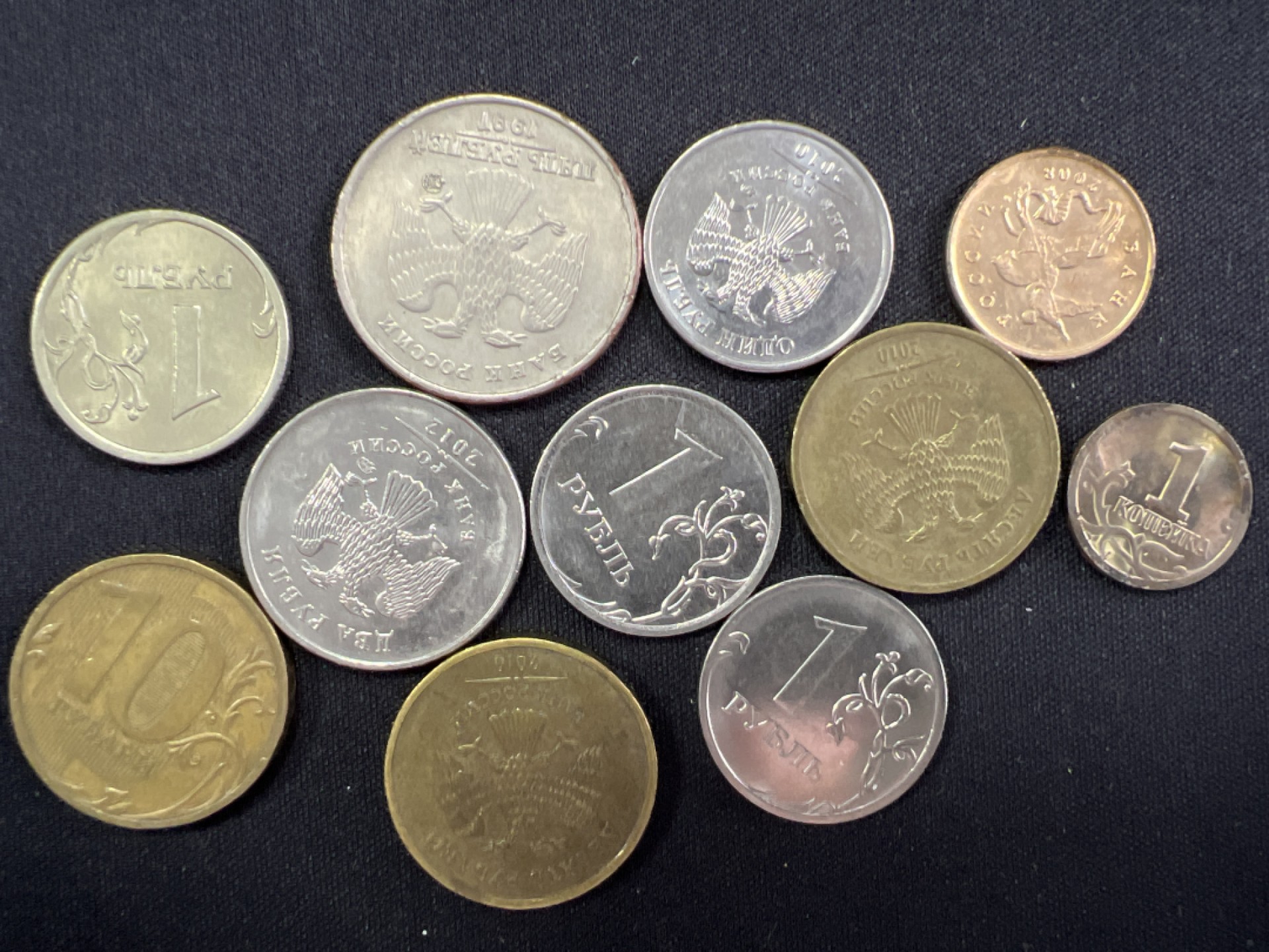 泡泡堂微拍第一 一 七幕硬币捡漏可累计专场👿👿，累计满二十元包邮，接受代拍业务 硬币一组77