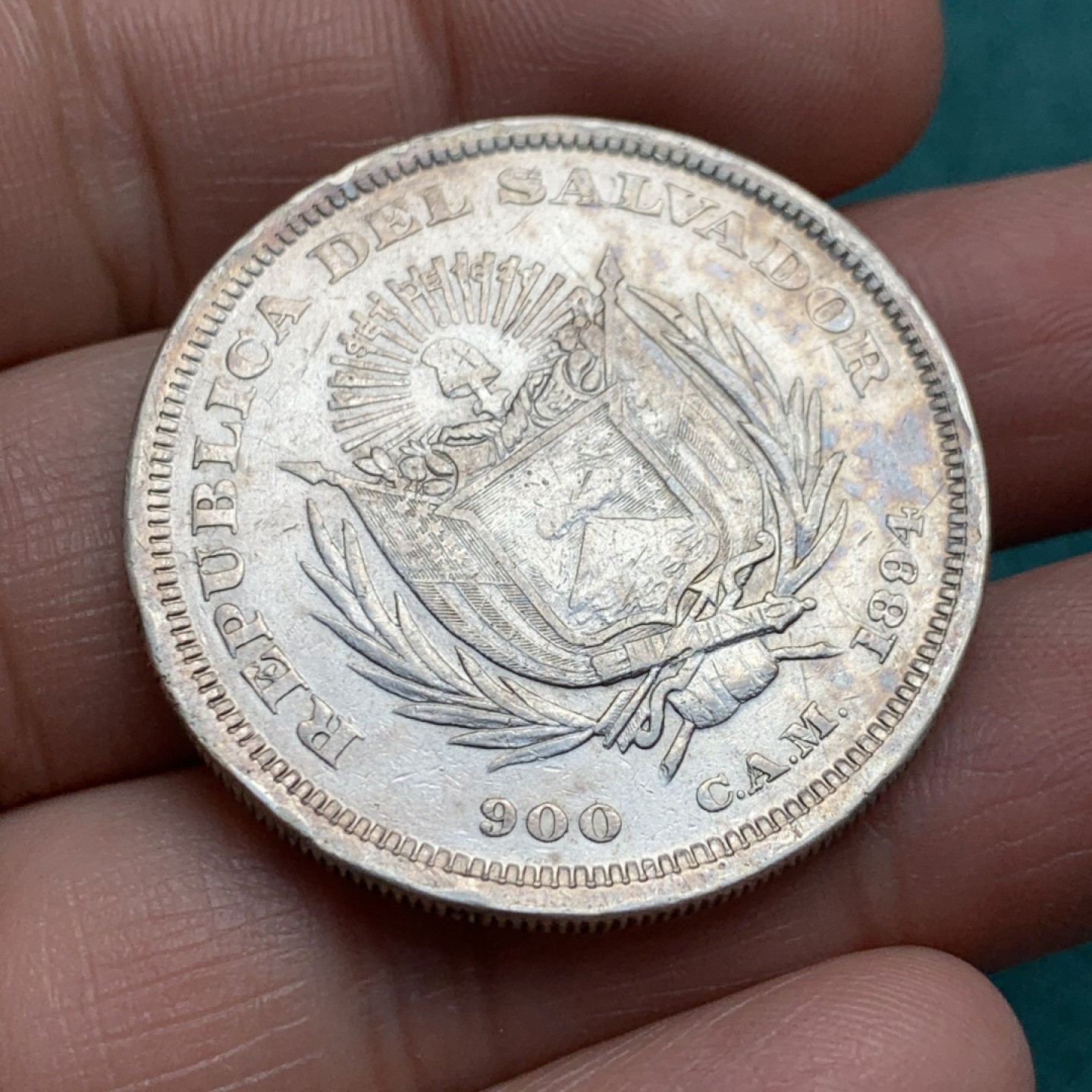 《竞宝斋》第150场-周日，周一，周四 3场 (全场包邮) 1894年 萨尔瓦多 1比索 克朗型 大银币 流通品质 细节见图