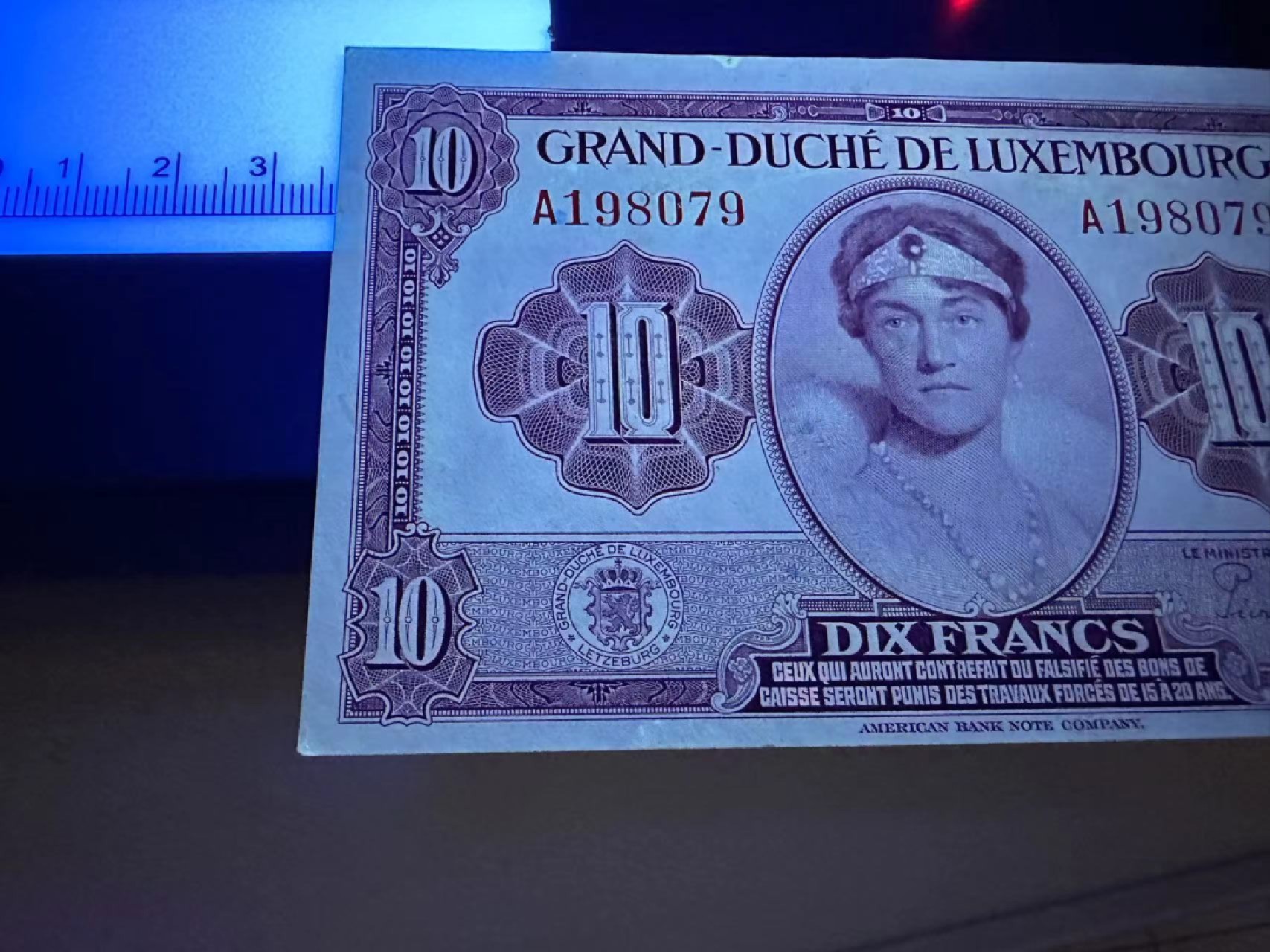 《外钞收藏家》第二百五十八期（连拍第三场） 卢森堡10法郎 有黄斑点 AU+