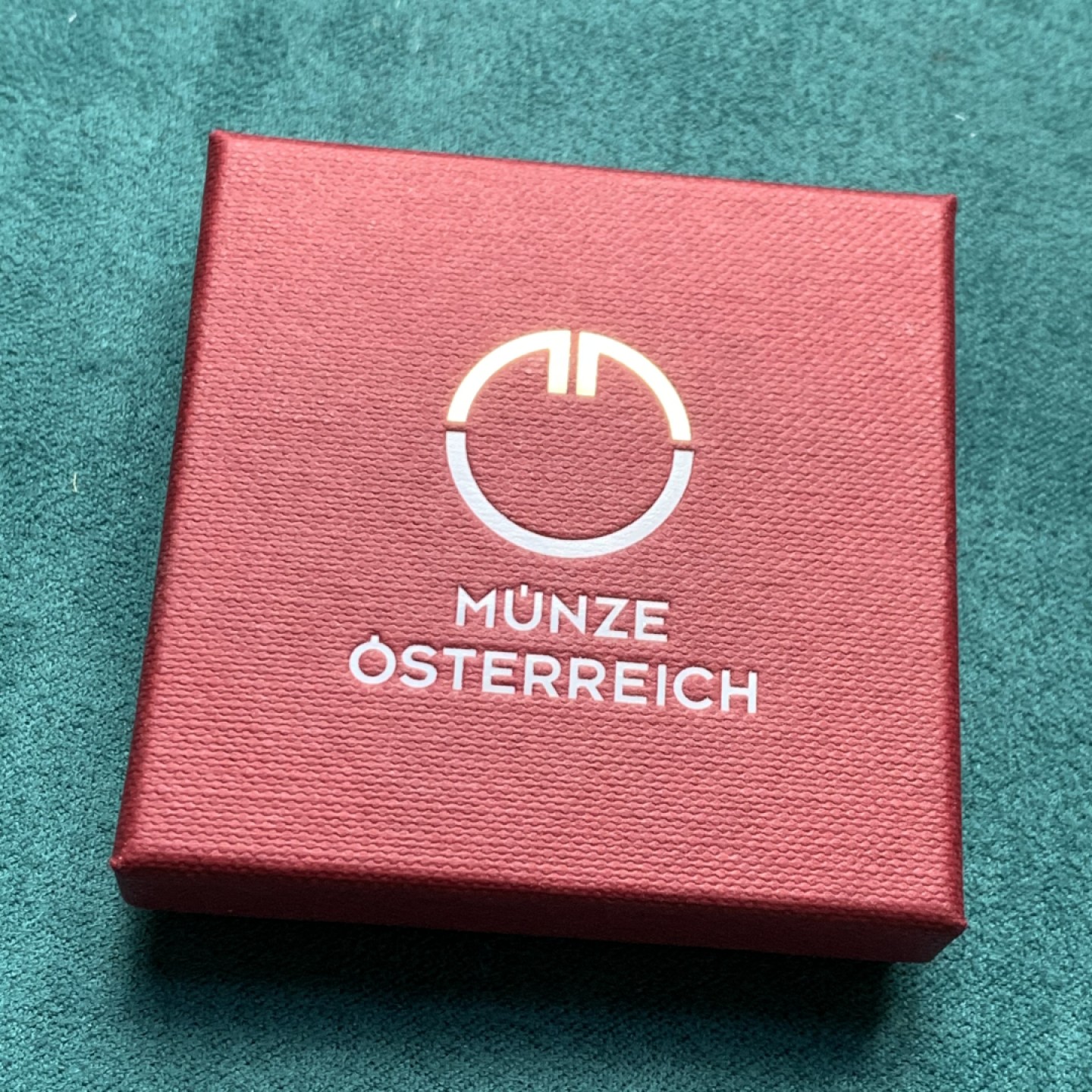 《竞宝斋》第150场-周日，周一，周四 3场 (全场包邮) 奥地利 10欧元 彩色玫瑰花语精制银币 原盒原证 热门题材 寓意美好可送恋人 无刮痕无白斑