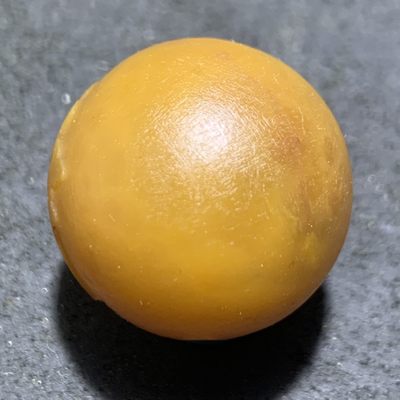 精美黄料战国红玛瑙雕刻静字亚光圆珠一颗！ 精美黄料战国红玛瑙雕刻静字亚光圆珠一颗！