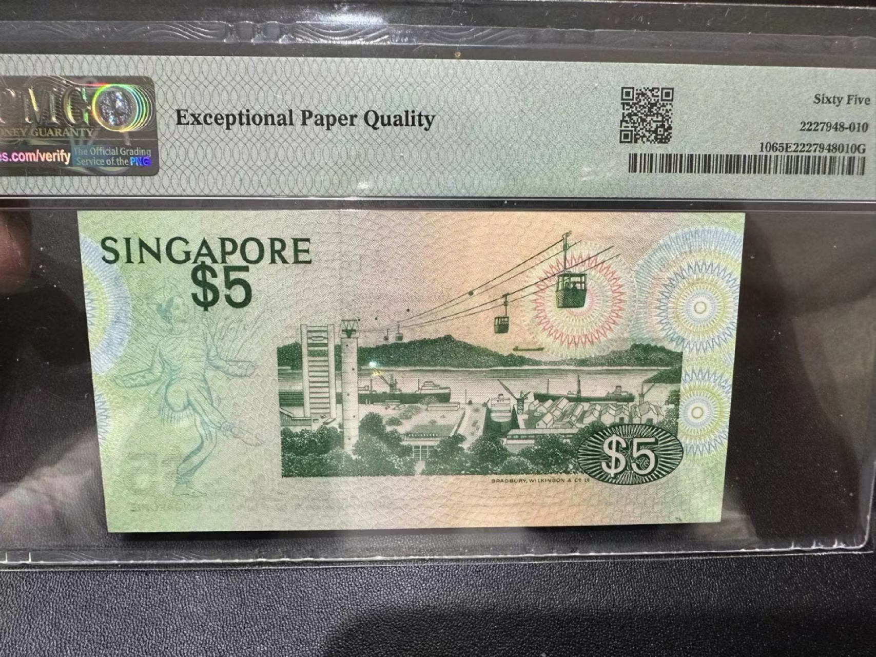《外钞收藏家》第二百五十六期（评级场） 1976年新加坡5元 PMG65 无47 BWC版