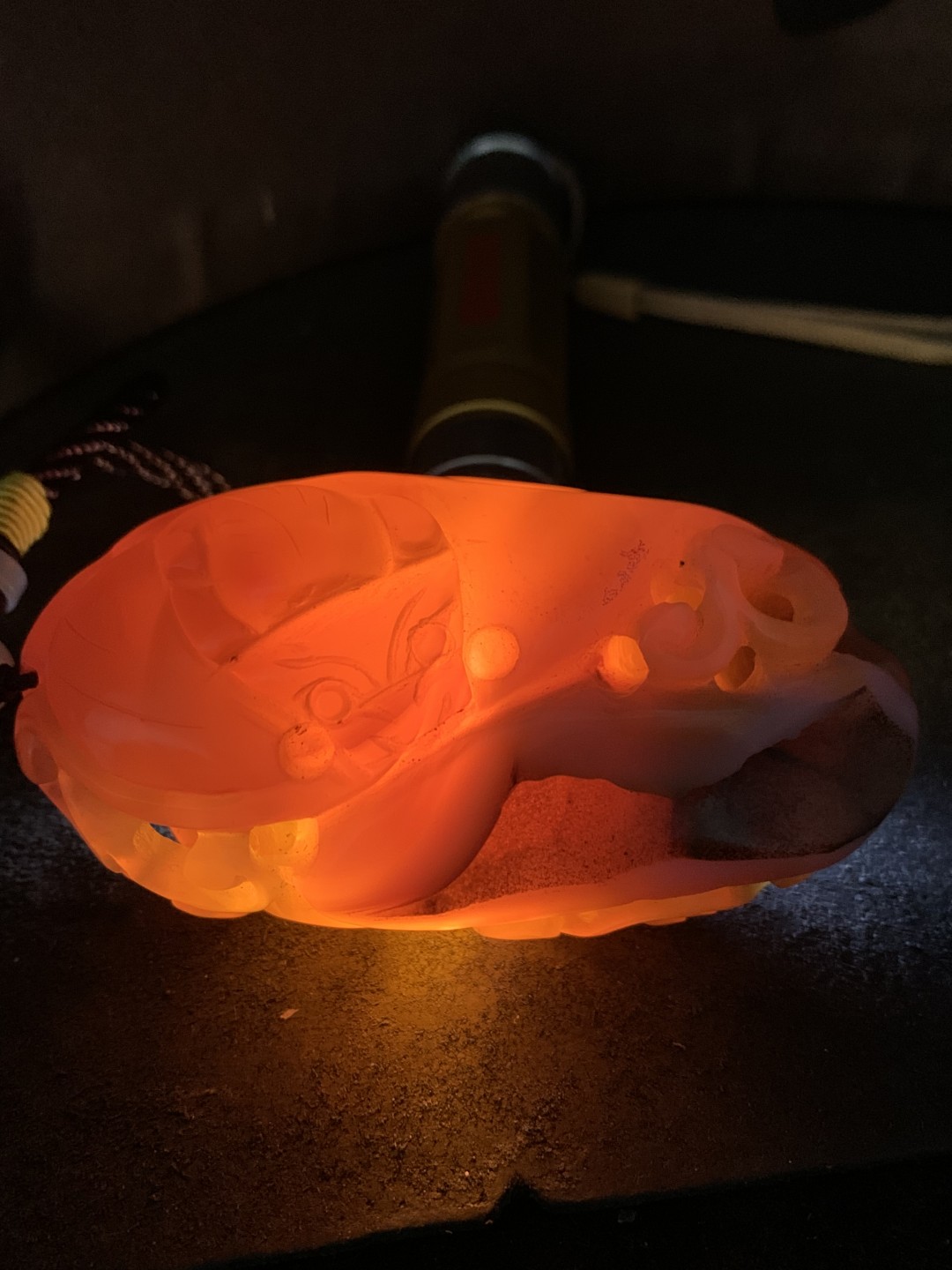 精美晶洞聚宝盆高玉化天然马达加斯加高玉化玛瑙手工镂空雕刻福在眼前把件一个！