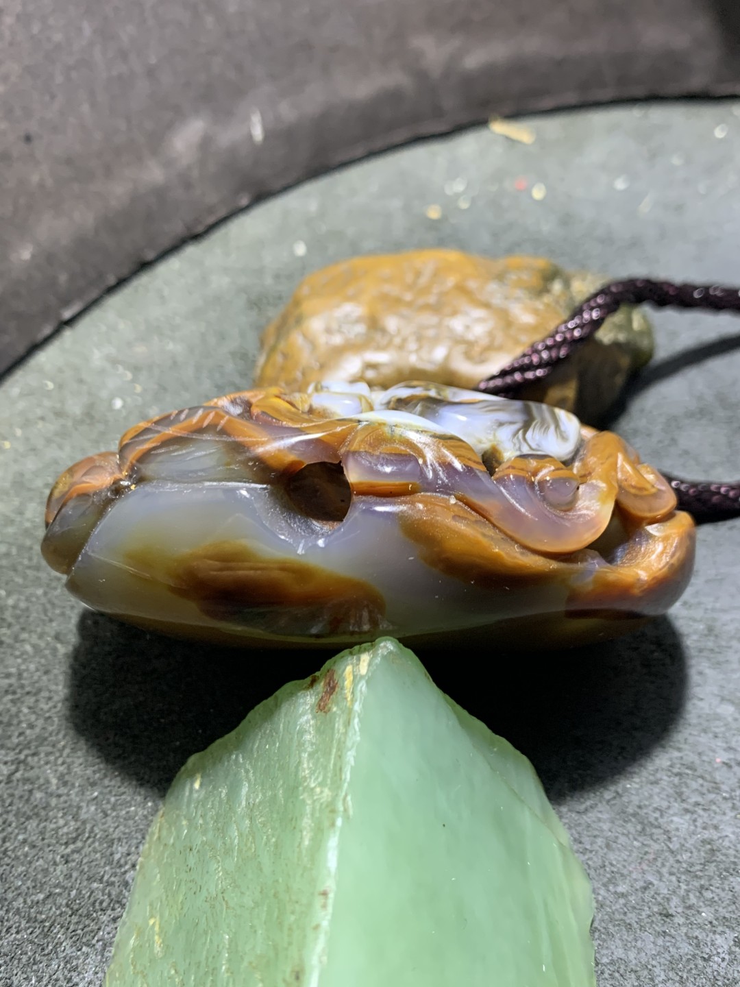 精美原皮聚宝盆高玉化巴西玛瑙手工镂空雕刻貔貅把件一个！