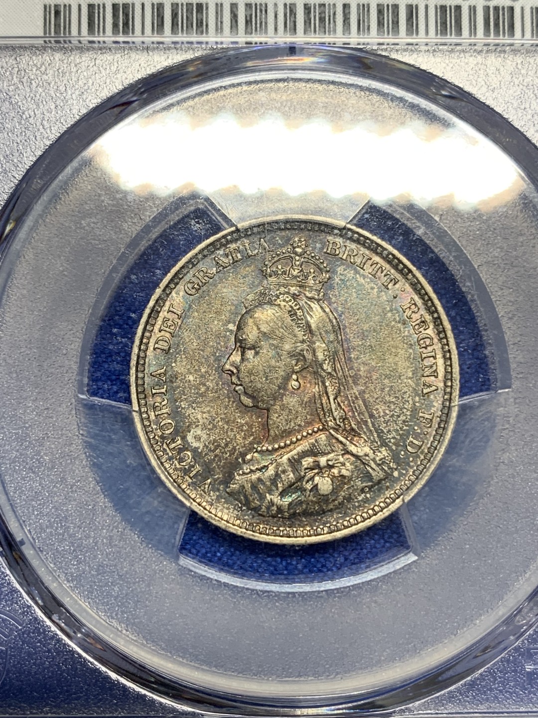 《竞宝斋》第150场-周日，周一，周四 3场 (全场包邮) PCGS AU58 英国 1887 维多利亚女王 1先令银币 蓝绿包浆 状态好 包浆影响了分数挡住了光芒