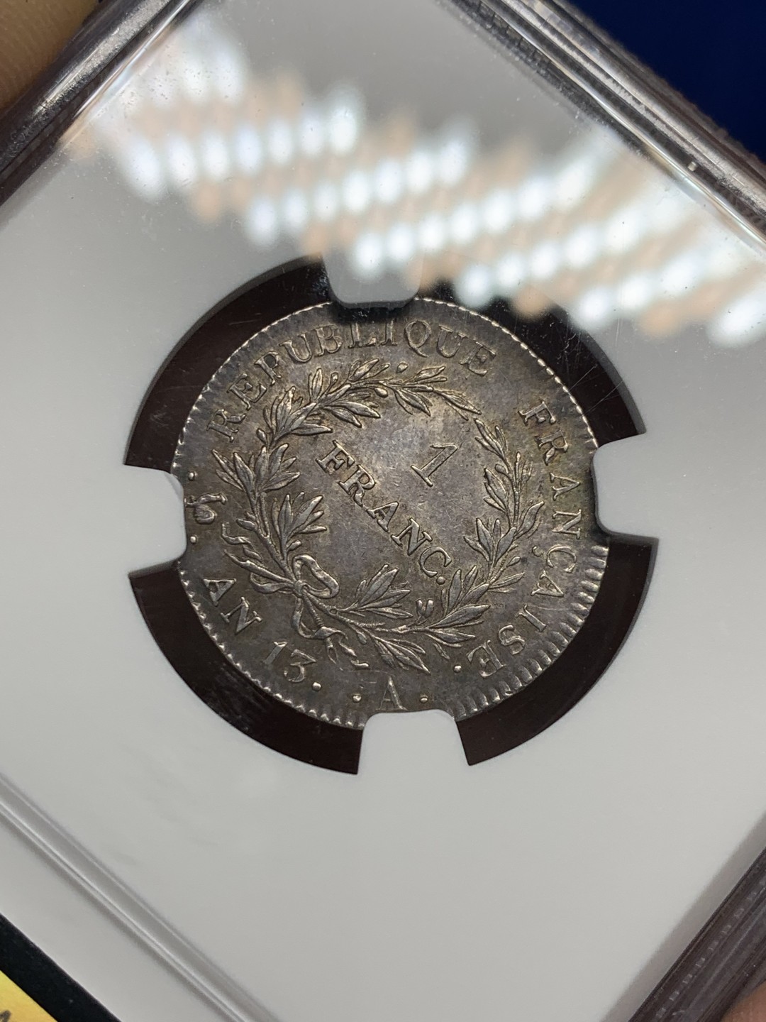 《竞宝斋》第150场-周日，周一，周四 3场 (全场包邮) NGC-AU55 共和13年 拿破仑第一执政1法郎银币 执政官头像少见 发丝细节上佳，黑彩老包浆。1法郎流通充分，书价比常见年份的5法郎更高