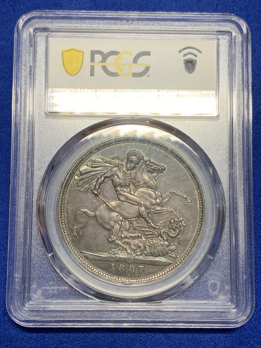 《竞宝斋》第150场-周日，周一，周四 3场 (全场包邮) PCGS MS61 英国 维多利亚 马剑克朗大银币 黑彩包浆 状态好，还泛点紫光，包浆难遇，包浆太厚导致分数保守，状态一流