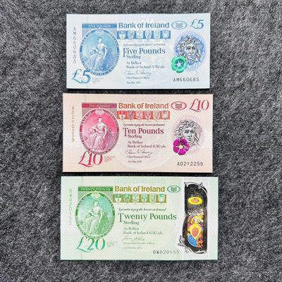 77th ¥¥ 🐰欧洲钞3（靓号，首发冠，同号钞，纪念钞） - 爱尔兰银行2019-2020年5-10-20镑塑料钞，无47，一整套