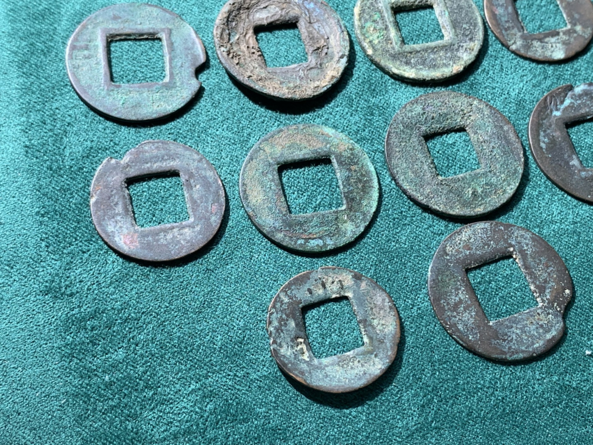 《竞宝斋》第150场-周日，周一，周四 3场 (全场包邮) 东汉记号五铢：名誉版林铢，背阴刻三，面上下双杠，面工，背上三竖，面阴刻二竖，面三竖，五下星等