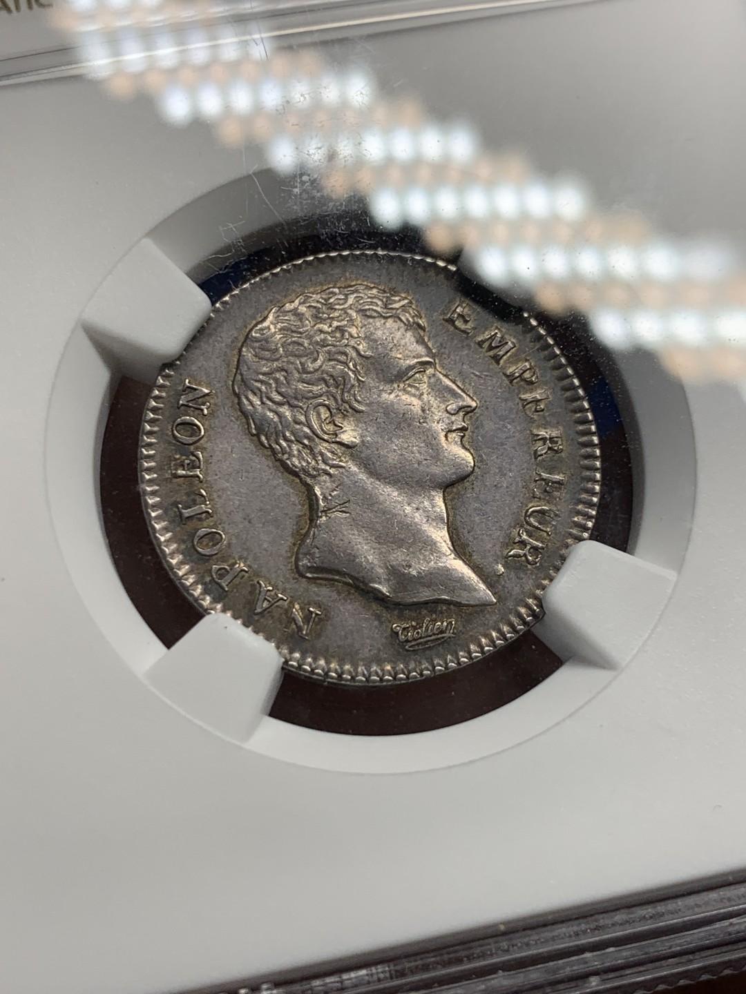 《竞宝斋》第150场-周日，周一，周四 3场 (全场包邮) NGC-AU55 共和13年 拿破仑第一执政1法郎银币 执政官头像少见 发丝细节上佳，黑彩老包浆。1法郎流通充分，书价比常见年份的5法郎更高