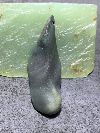 精美戈壁绿碧玉手工雕刻道字把件（吊坠)一个！ 精美戈壁绿碧玉手工雕刻道字把件（吊坠)一个！