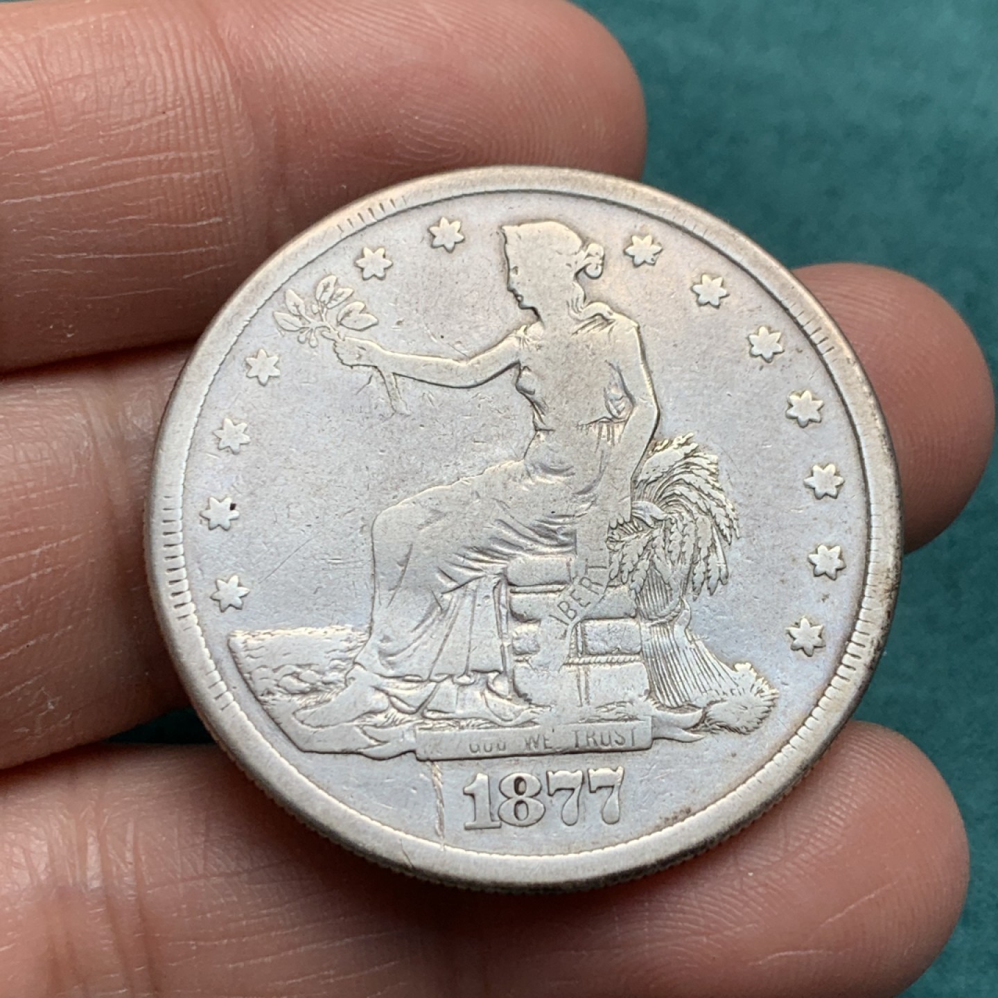 《竞宝斋》第150场-周日，周一，周四 3场 (全场包邮) 美国 1877年 坐人拿花 1美元 银币 流通品之 细节见图