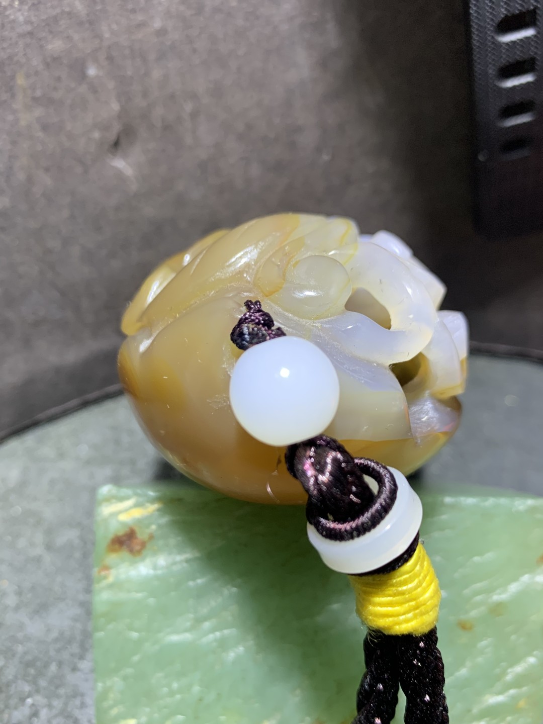 精美晶洞聚宝盆高玉化天然马达加斯加高玉化玛瑙手工镂空雕刻福在眼前把件一个！
