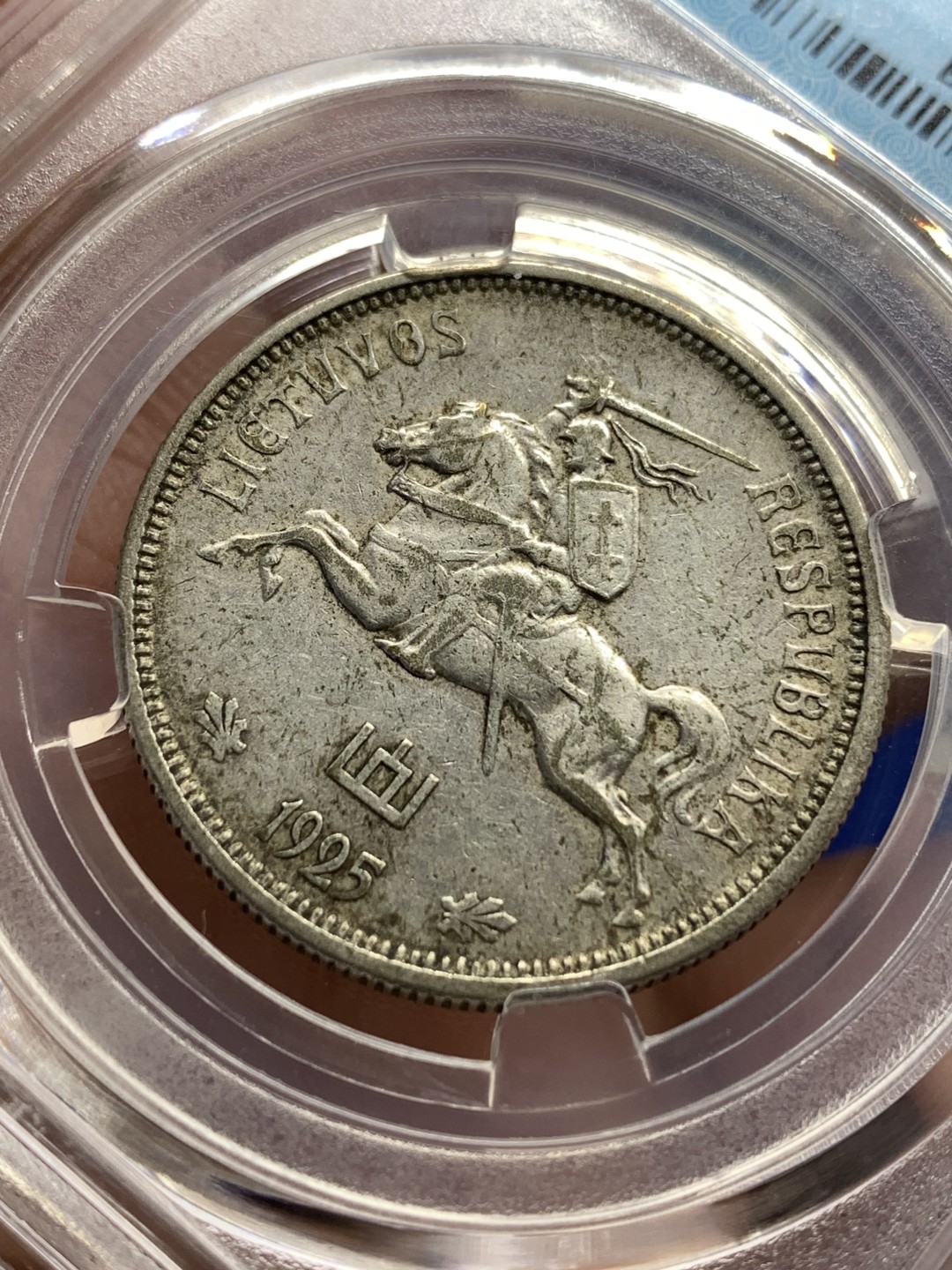 《竞宝斋》第150场-周日，周一，周四 3场 (全场包邮) 保粹 AU55 1925立陶宛5立特马剑银币