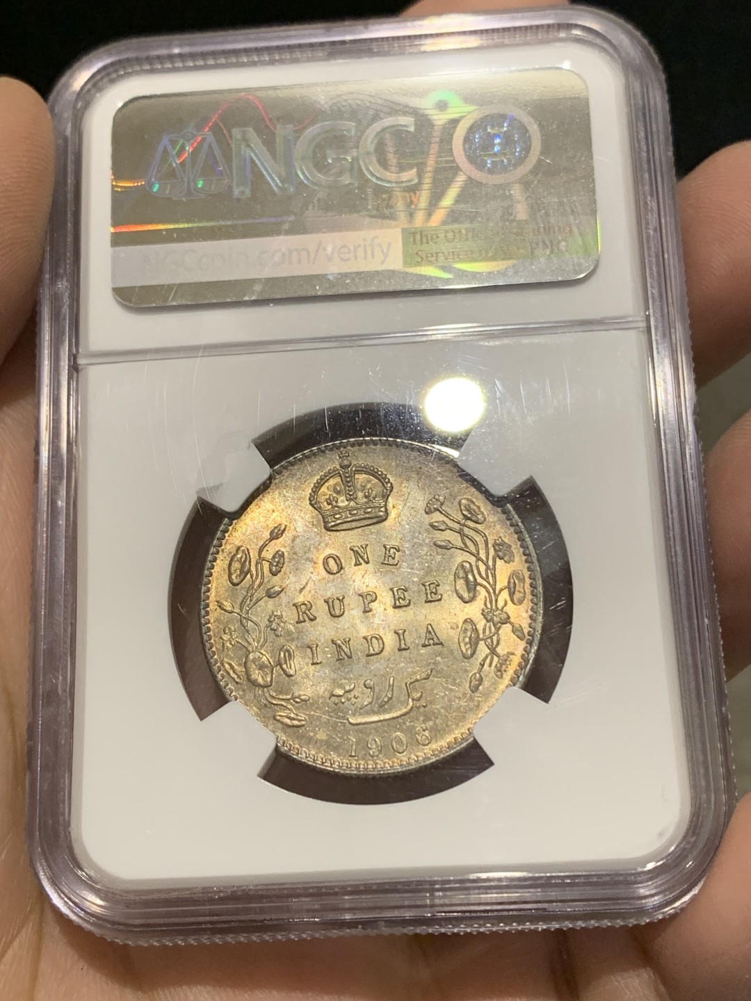 《竞宝斋》第150场-周日，周一，周四 3场 (全场包邮) NGC MS62 英属印度 爱七1卢比银币 1906较少年份，评级数量少，五彩包浆难得。曝光下地板丝滑