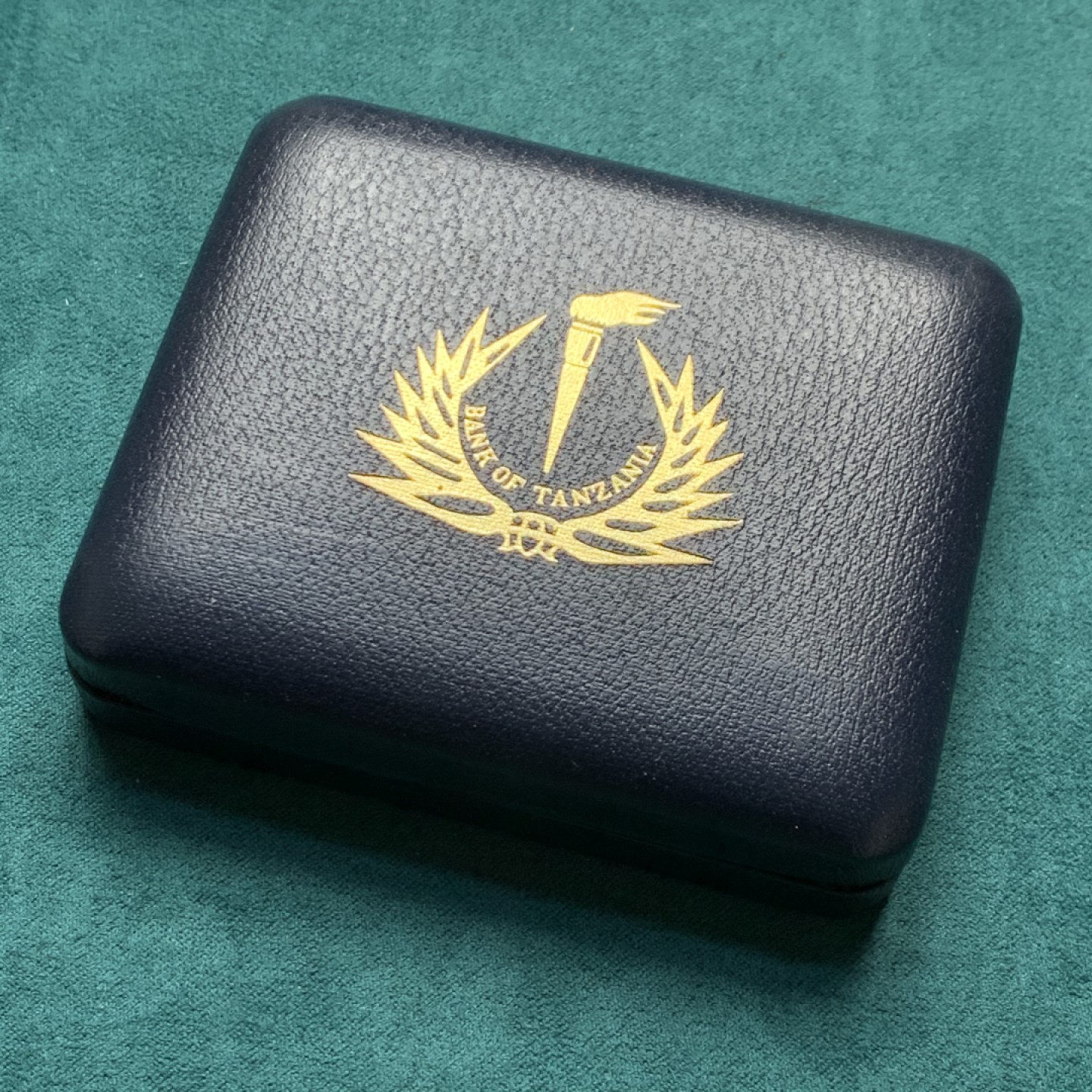 《竞宝斋》第150场-周日，周一，周四 3场 (全场包邮) 坦桑尼亚1966年官方原盒原封精制币4枚套，克劳斯编号KM#PS1，产量5500套