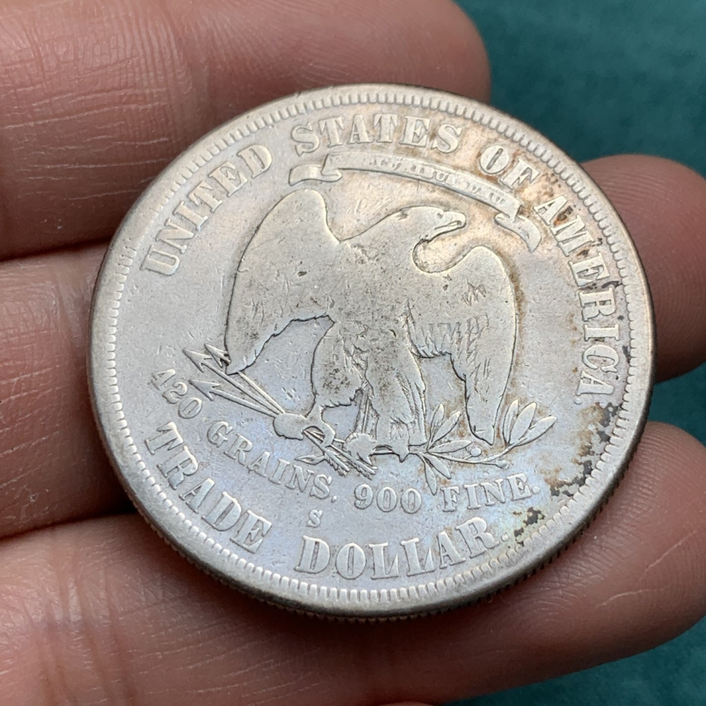 《竞宝斋》第150场-周日，周一，周四 3场 (全场包邮) 美国 1877年 坐人拿花 1美元 银币 流通品之 细节见图