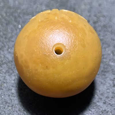 精美黄料战国红玛瑙雕刻静字亚光圆珠一颗！ 精美黄料战国红玛瑙雕刻静字亚光圆珠一颗！