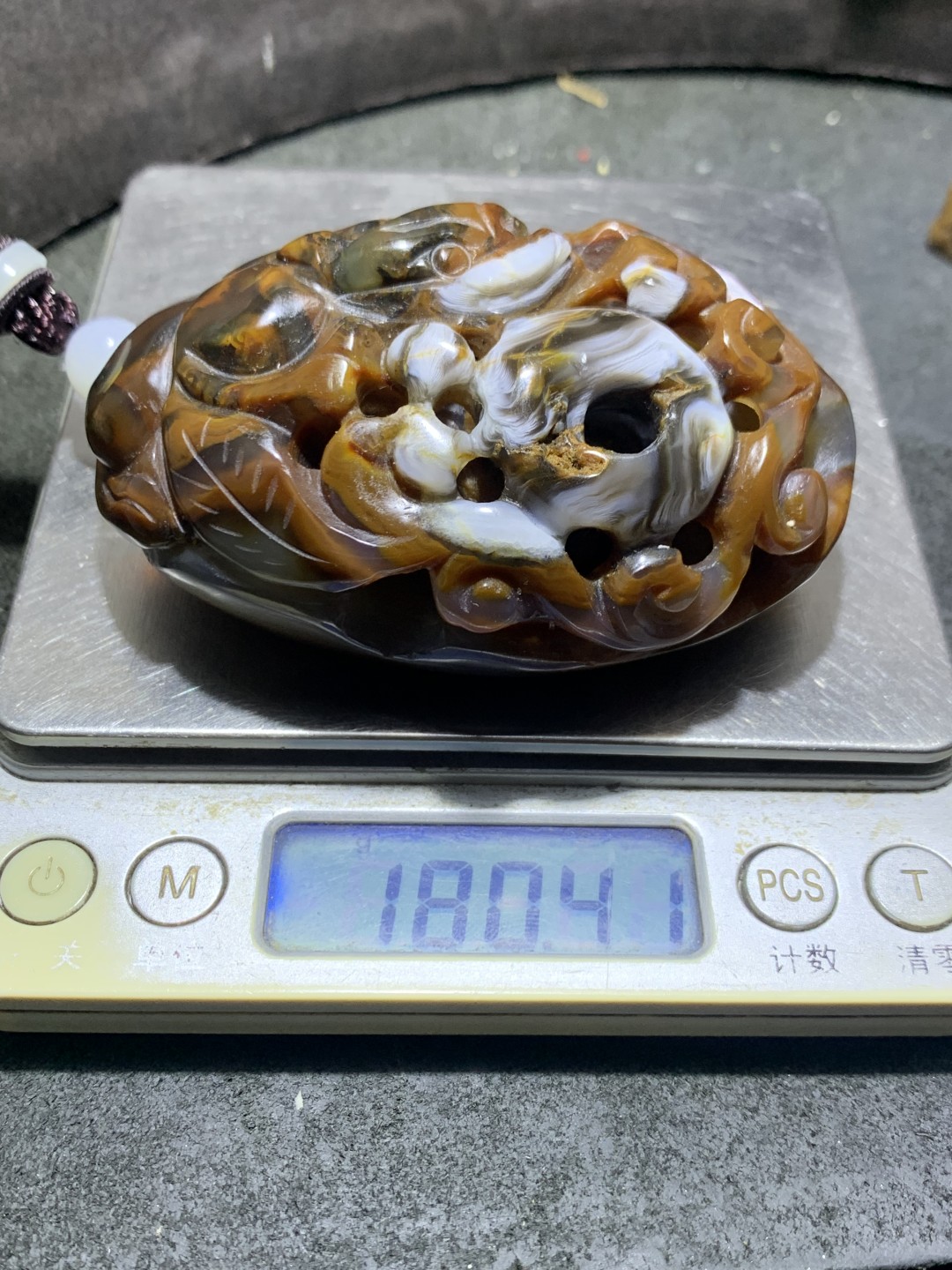 精美原皮聚宝盆高玉化巴西玛瑙手工镂空雕刻貔貅把件一个！
