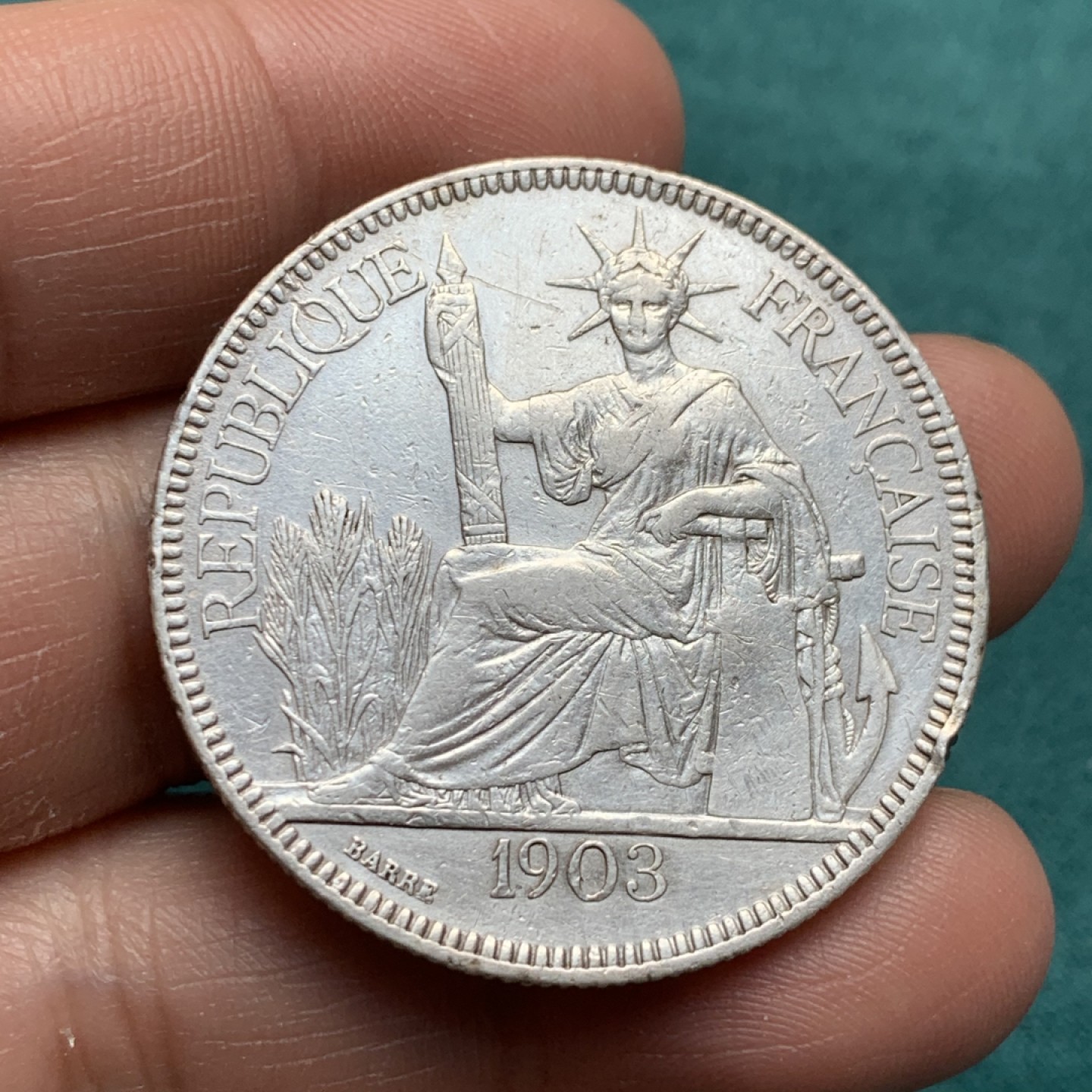《竞宝斋》第150场-周日，周一，周四 3场 (全场包邮) 法属印支 1903年 坐人银币 年份不多 细节见图 背面中间有焊接痕迹