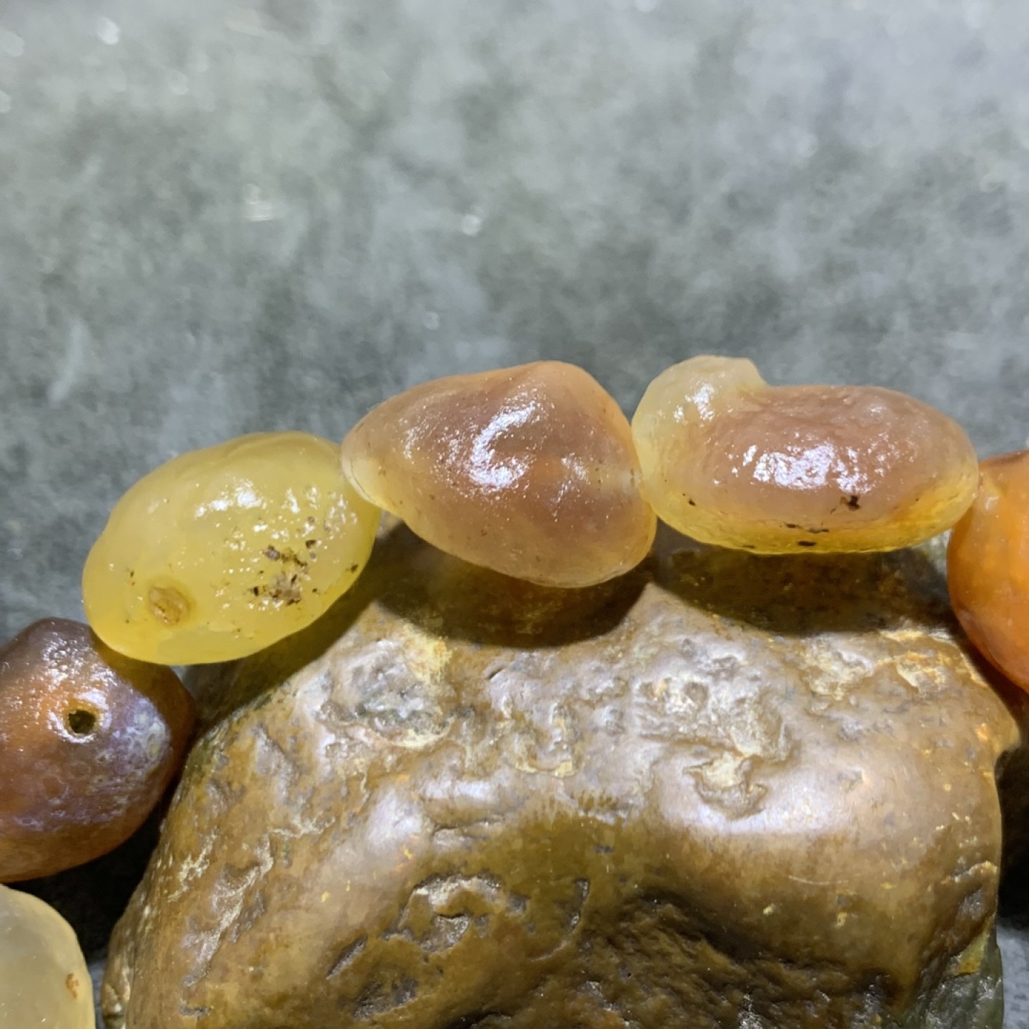 精美天然阿拉善大颗粒糖心玛瑙原石手串一条