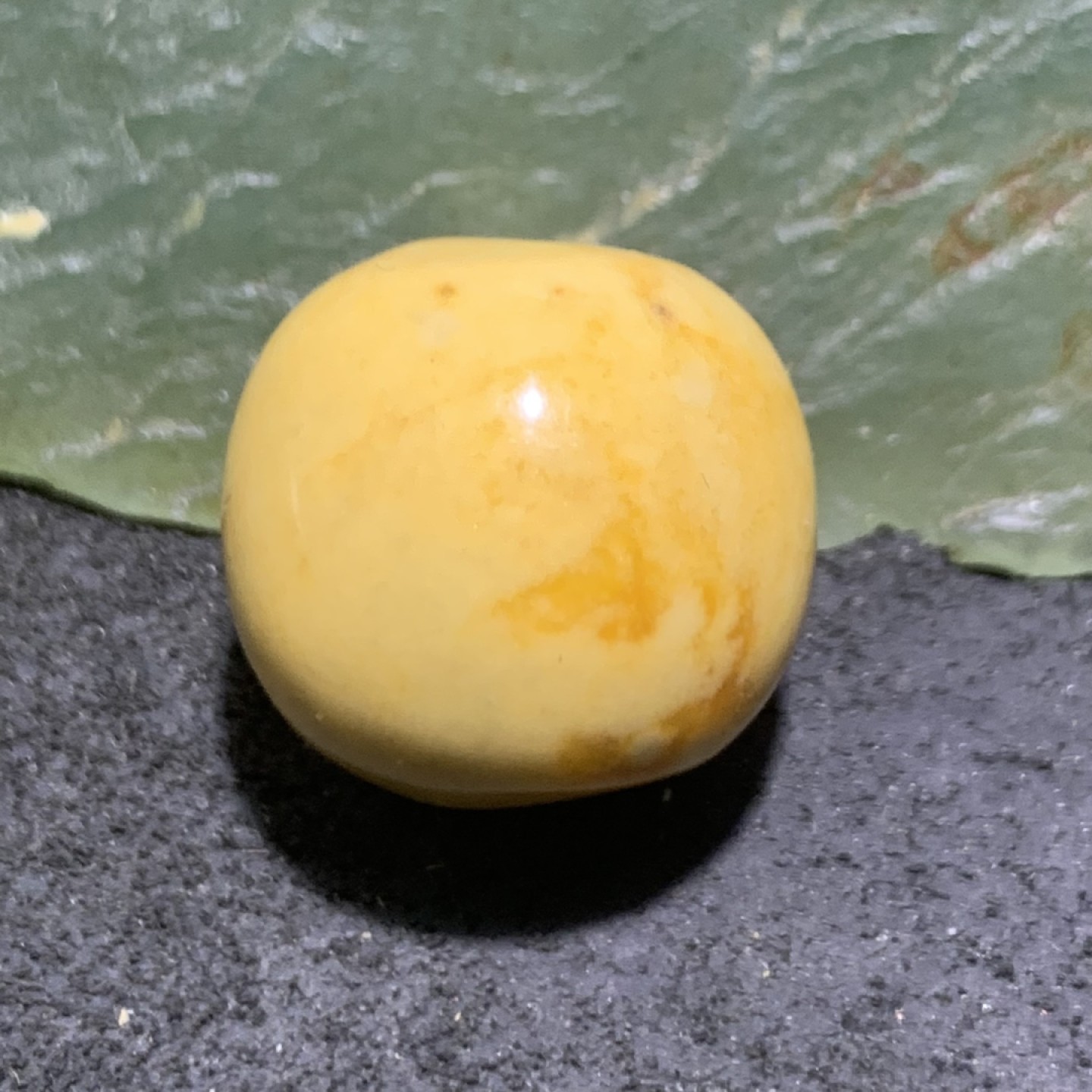 缅甸黄玉随形老形桶珠一个！