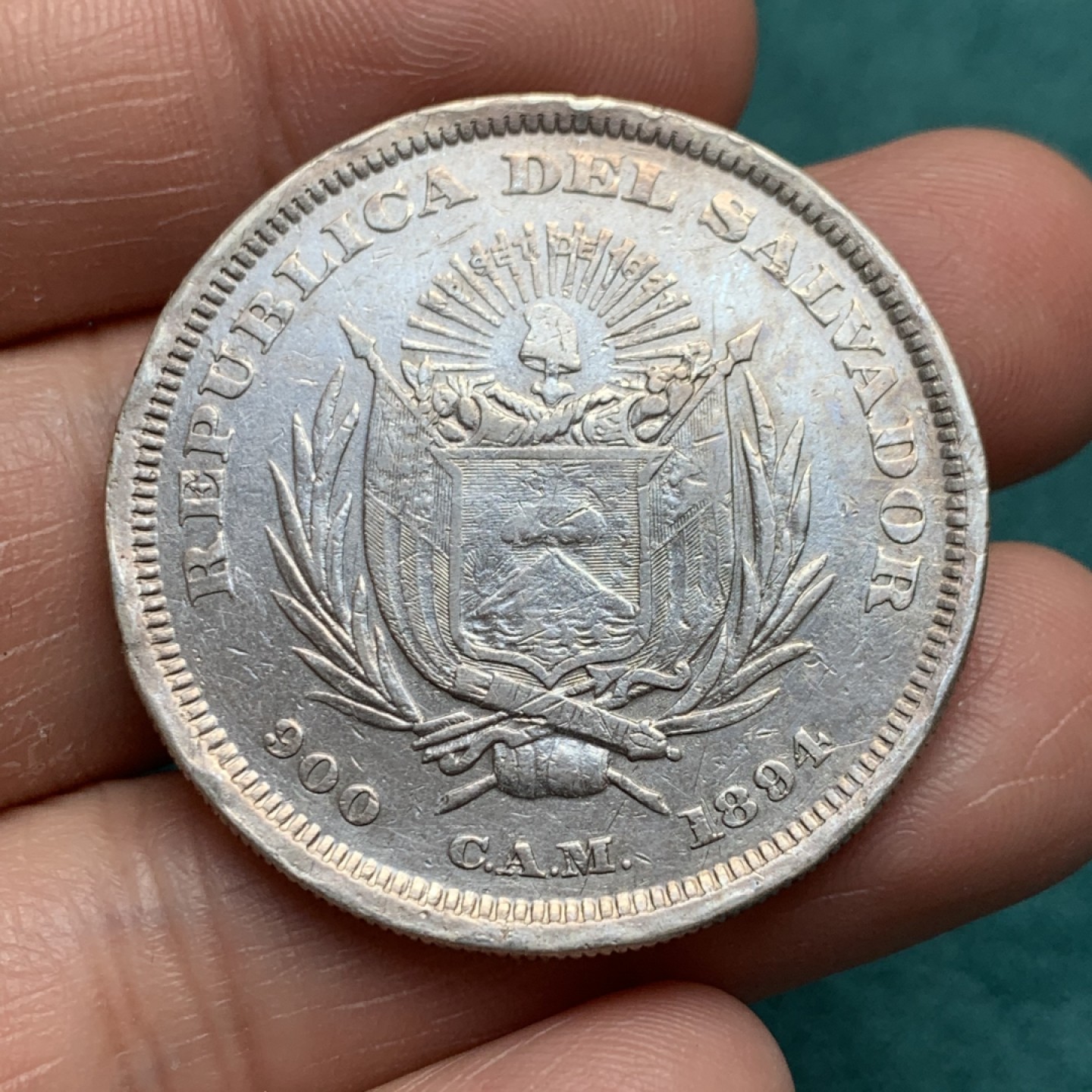 《竞宝斋》第150场-周日，周一，周四 3场 (全场包邮) 1894年 萨尔瓦多 1比索 克朗型 大银币 流通品质 细节见图