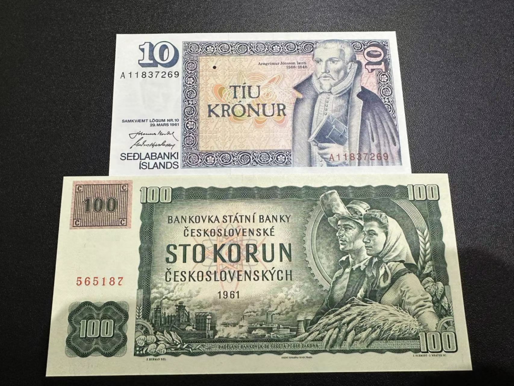《外钞收藏家》第二百五十八期（连拍第三场） 冰岛10克朗、捷克斯洛伐克100克朗 两张 全新UNC