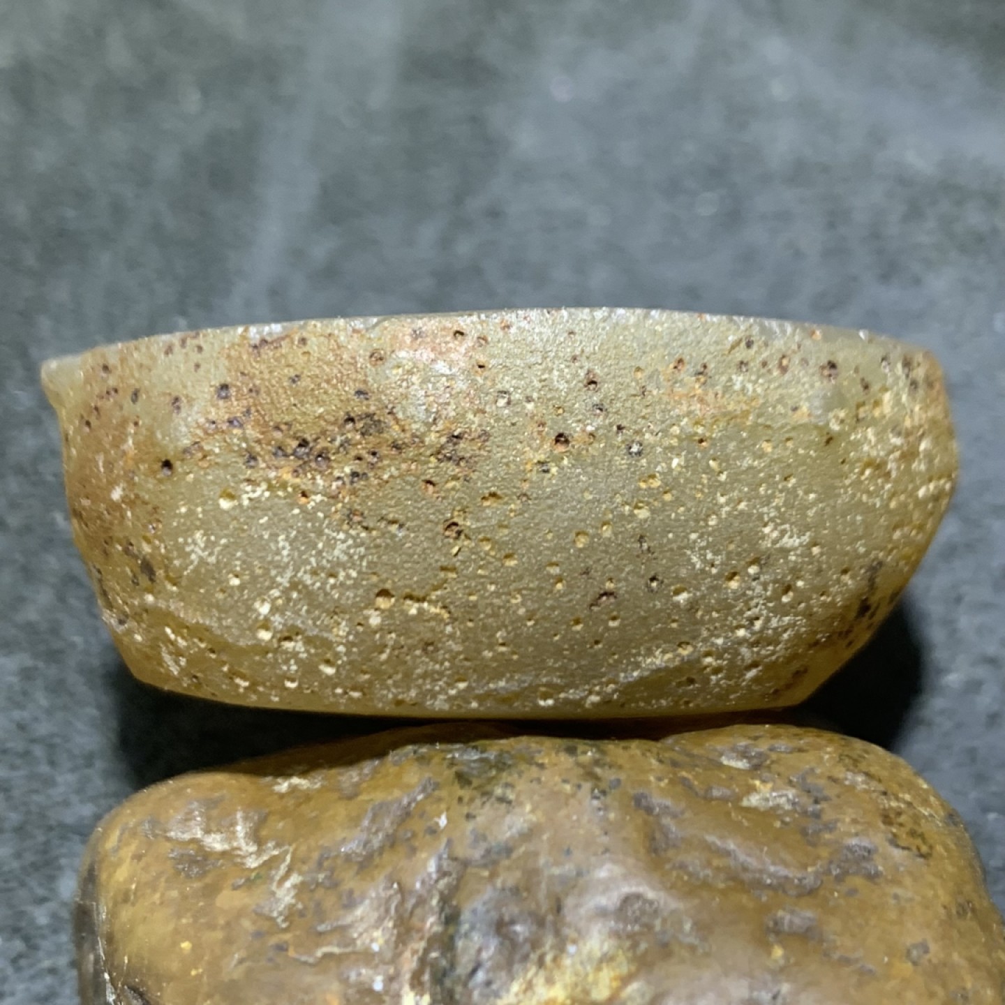 精美原皮蒙料战国红玛瑙高润度金沙料雕刻香插一个！