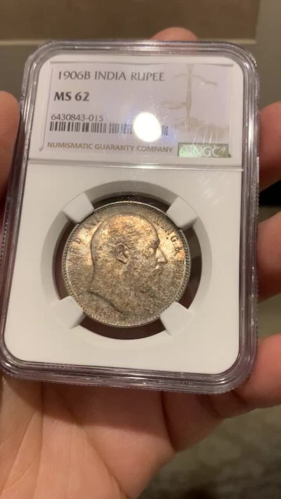 《竞宝斋》第150场-周日，周一，周四 3场 (全场包邮) NGC MS62 英属印度 爱七1卢比银币 1906较少年份，评级数量少，五彩包浆难得。曝光下地板丝滑