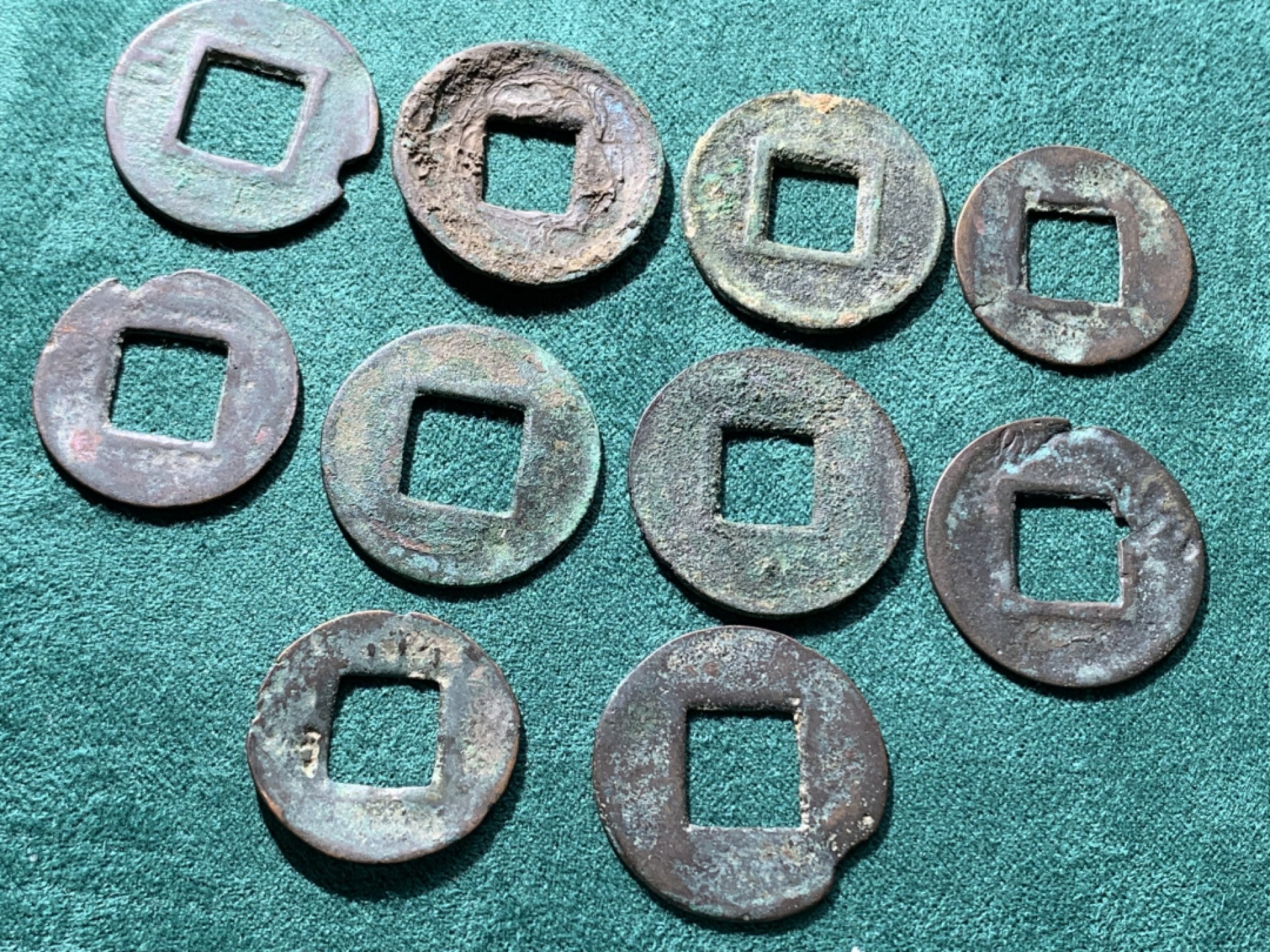 《竞宝斋》第150场-周日，周一，周四 3场 (全场包邮) 东汉记号五铢：名誉版林铢，背阴刻三，面上下双杠，面工，背上三竖，面阴刻二竖，面三竖，五下星等